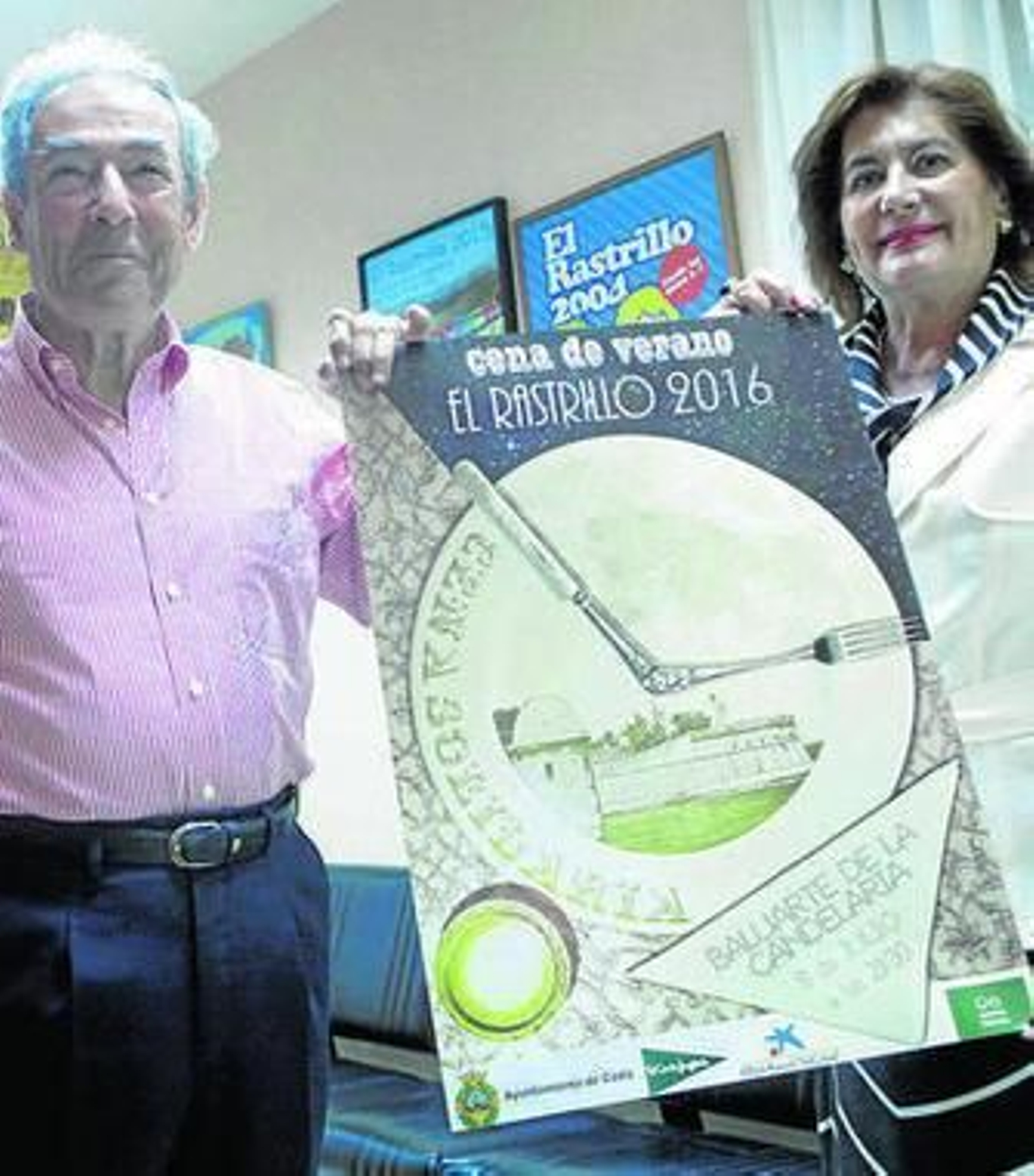 Jero Galiano y Domingo Vázquez con el cartel de la cena.