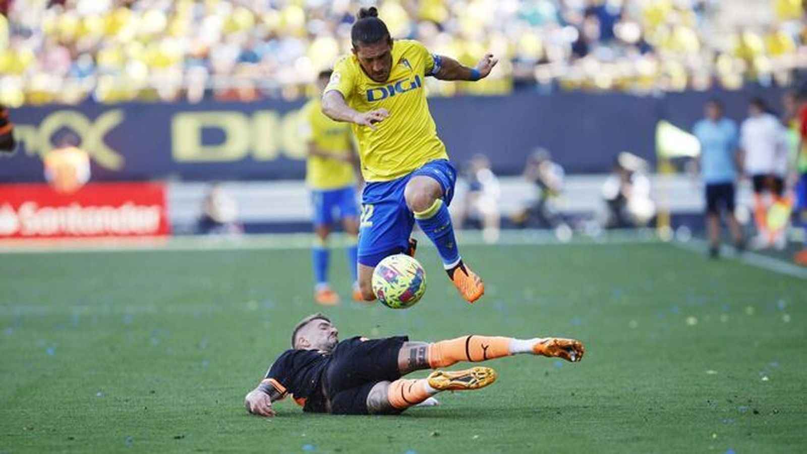 El 'Pacha' Espino rebasa a Samu Castillejo