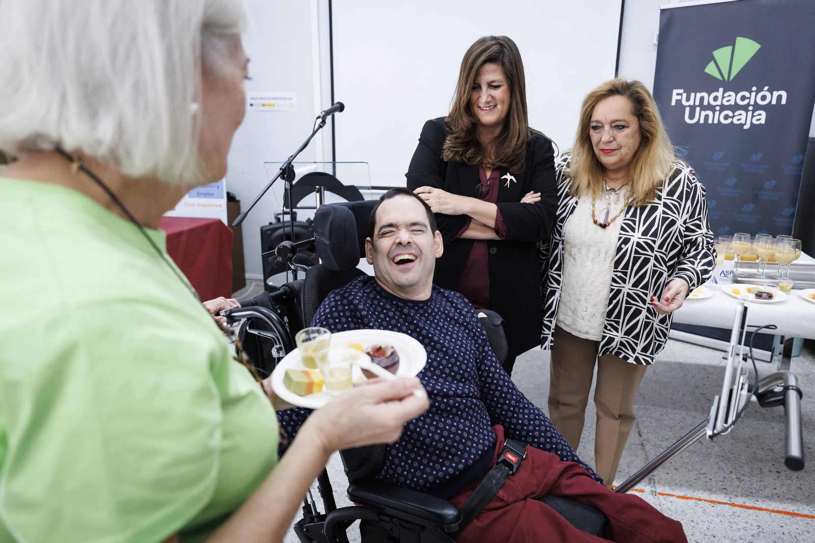 Miembros de Fundación Unicaja y Aspace durante la presentación del modelo.