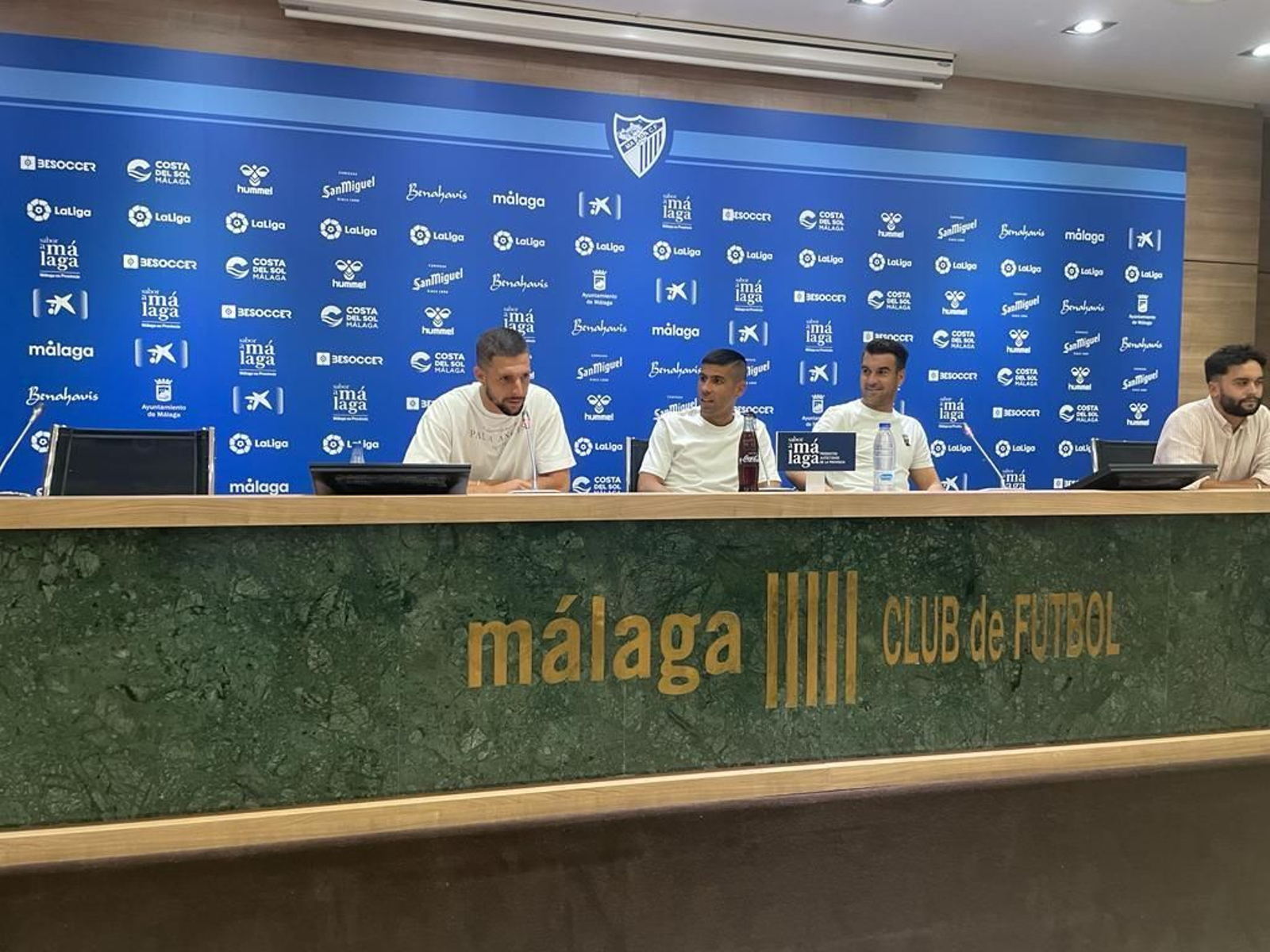 Sol, Juanfran y Manolo Reina, en la sala de prensa
