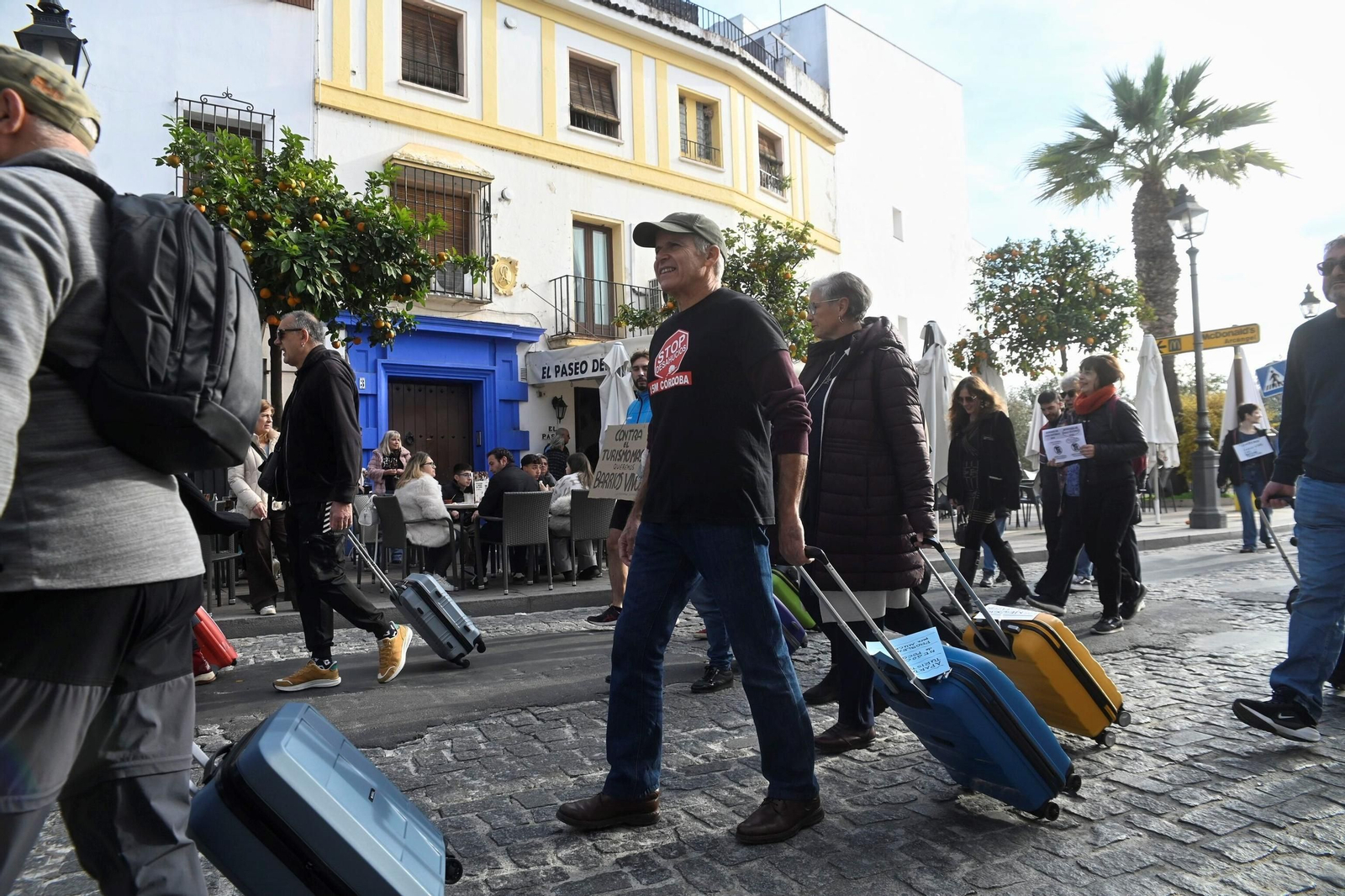 El  'free tour' reivindicativo de los vecinos del Casco Histórico de Córdoba contra el turismo masivo, en imágenes