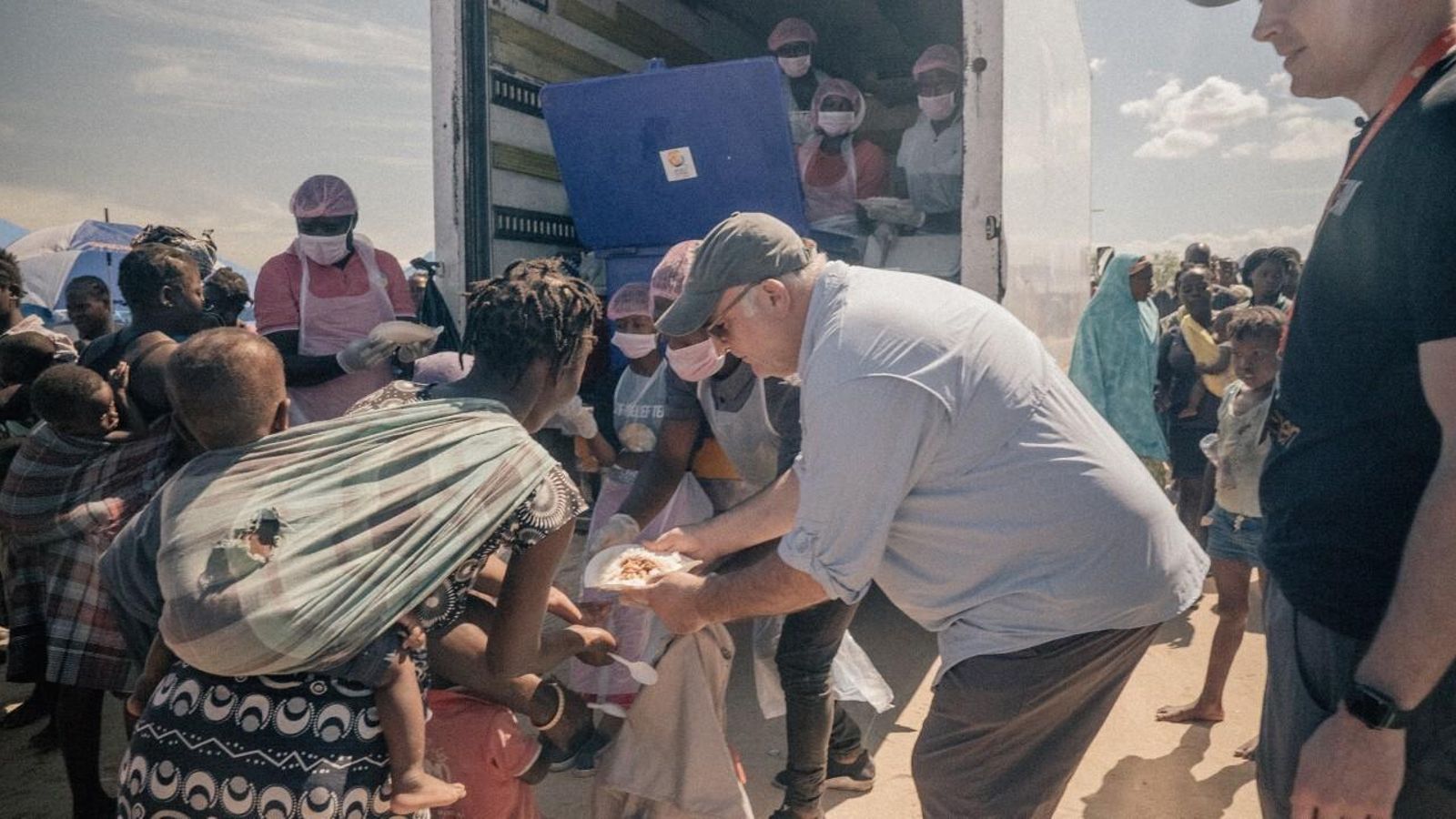 José Andrés en una de sus campañas solidarias en Haití