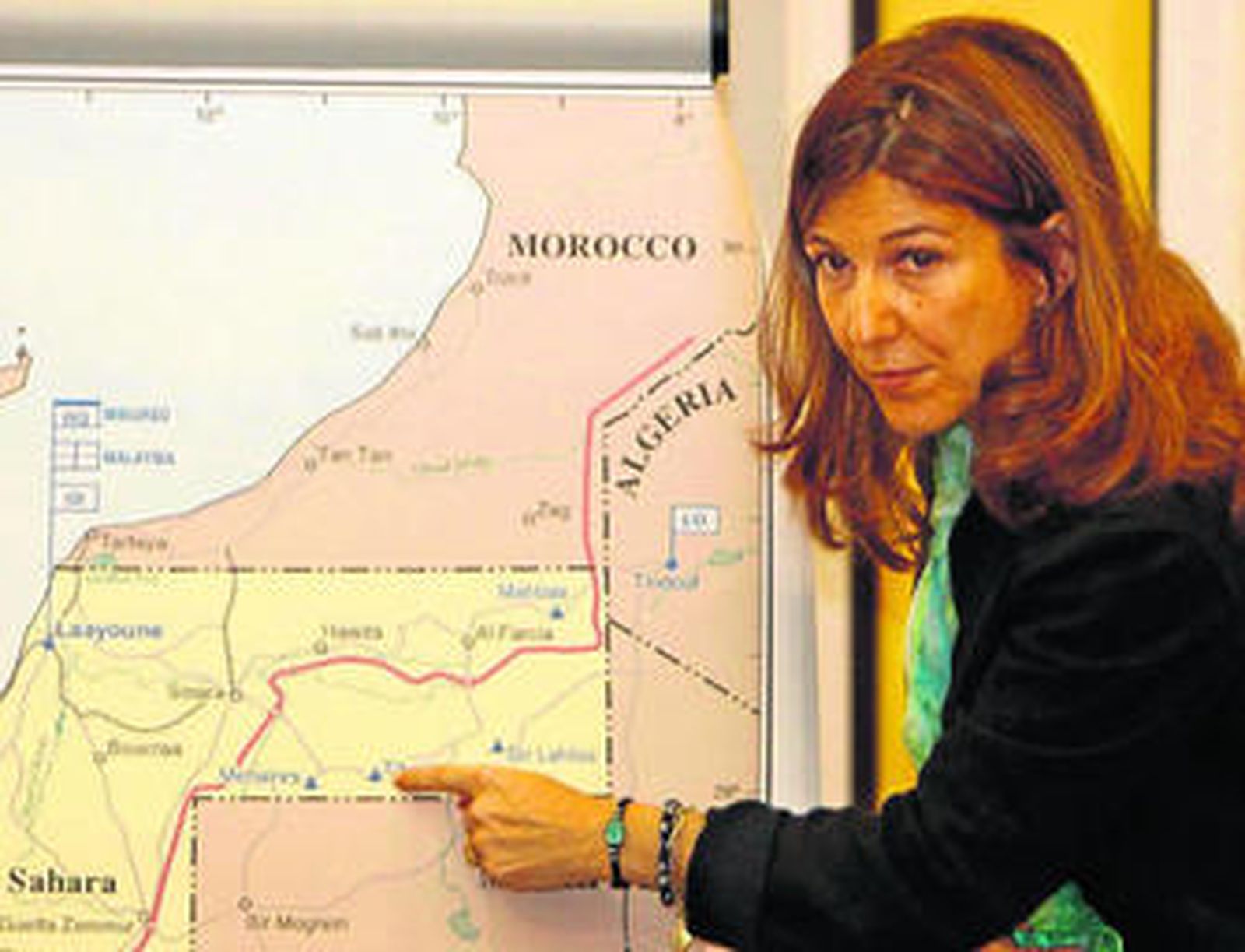 La corresponsal de El Mundo, Ana Romero, durante su conferencia en el Ayuntamiento.