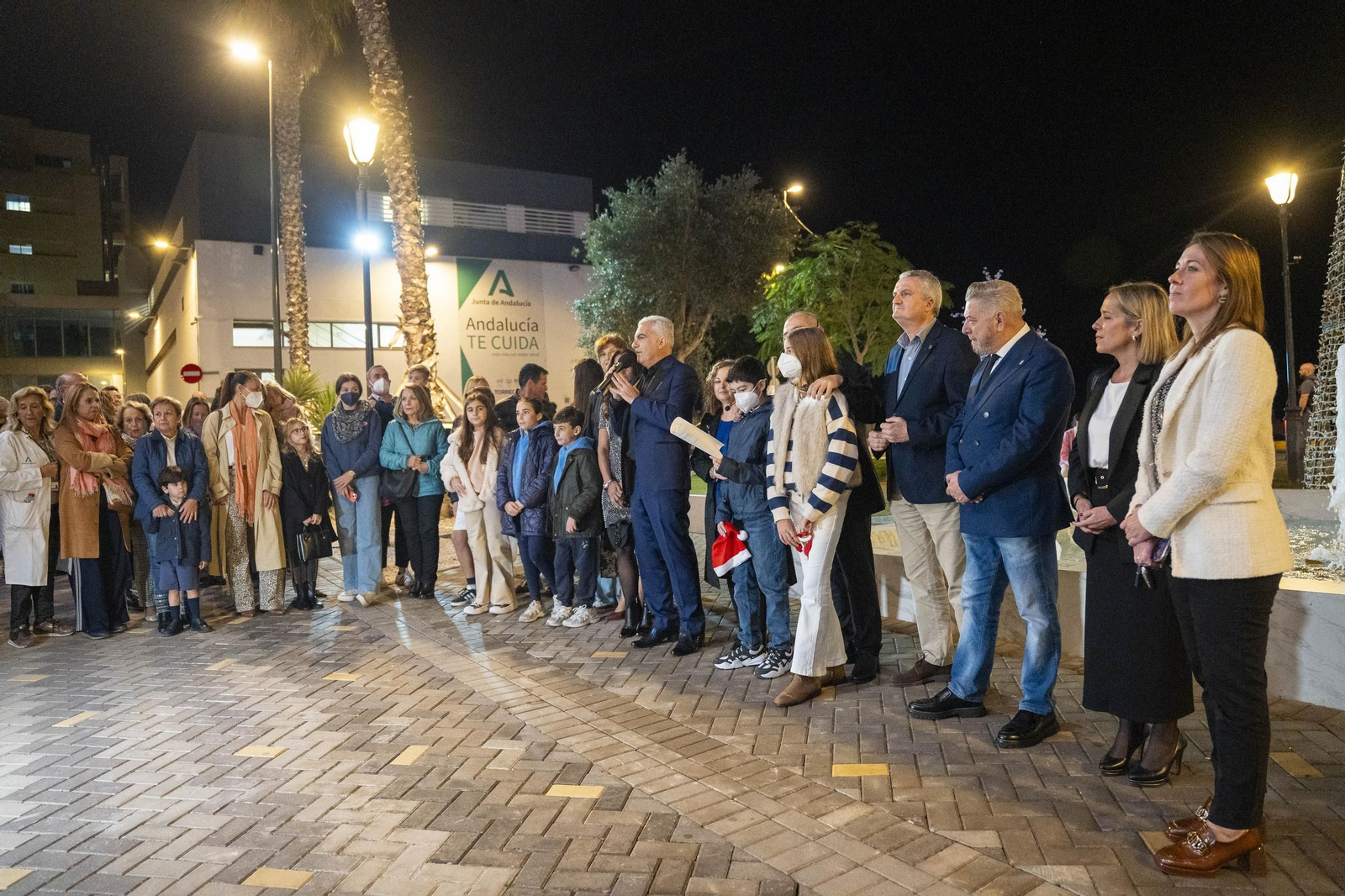 El encendido del alumbrado navideño del Hospital Universitario Torrecárdenas, en imágenes