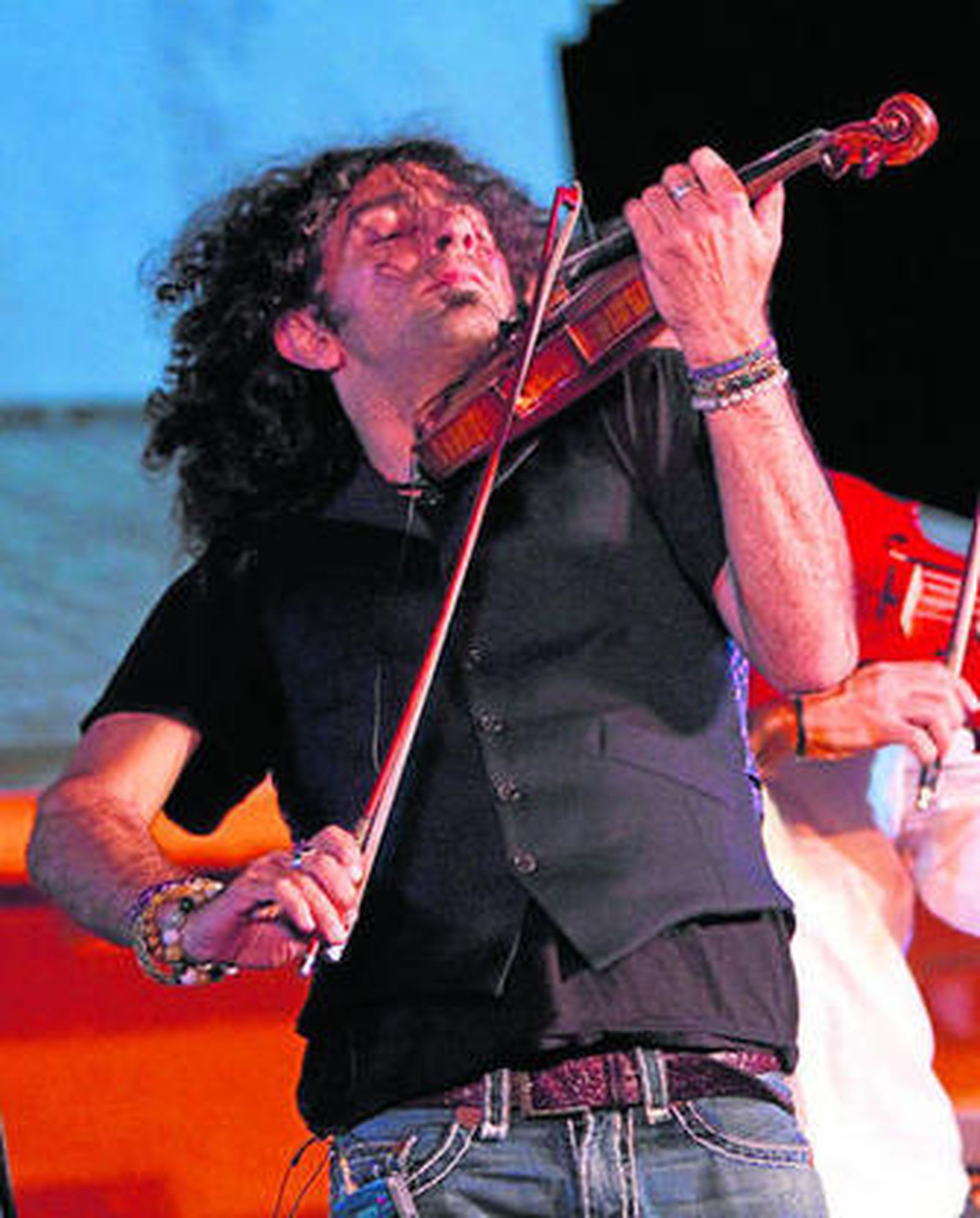 Ara Malikian, durante su concierto en el castillo gaditano.