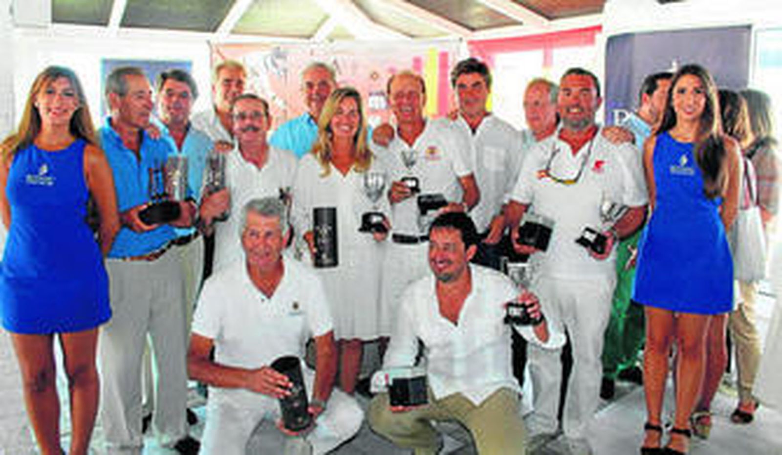 Los vencedores posan al término de la competición.