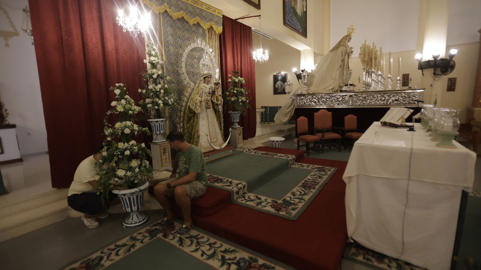 Preparativos en las iglesias de Algeciras para la Magna Mariana, en imágenes