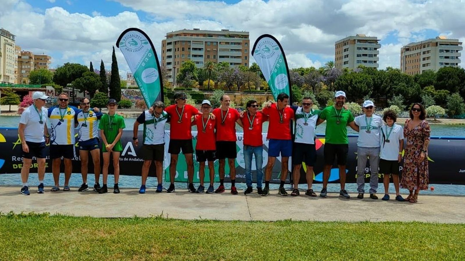 Podio de la prueba de Veteranos, donde el Círculo de Labradores fue el vencedor.