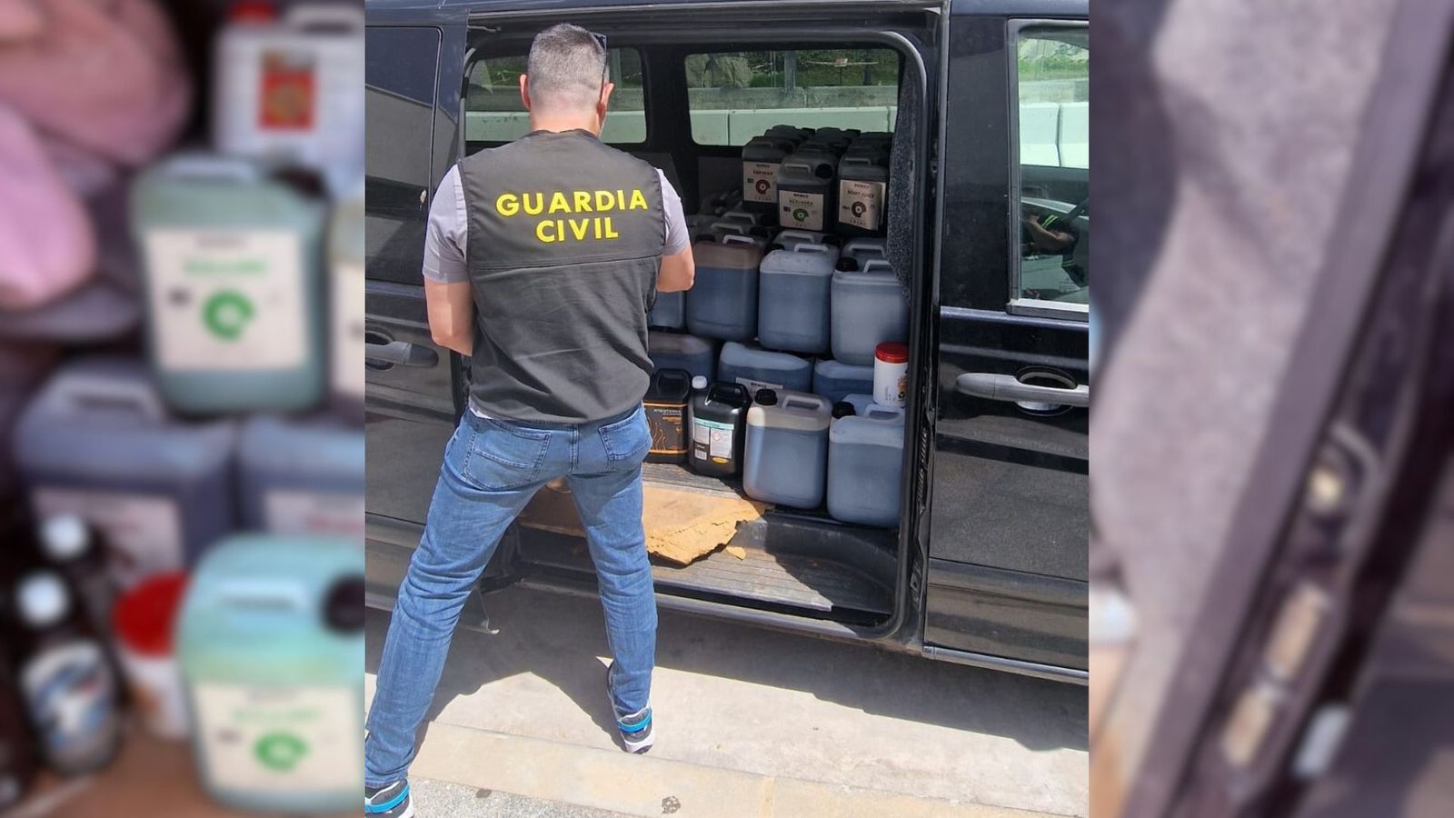 La Guardia Civil detiene en Tarifa a una persona con más de 600 litros de fertilizantes para plantaciones de marihuana.