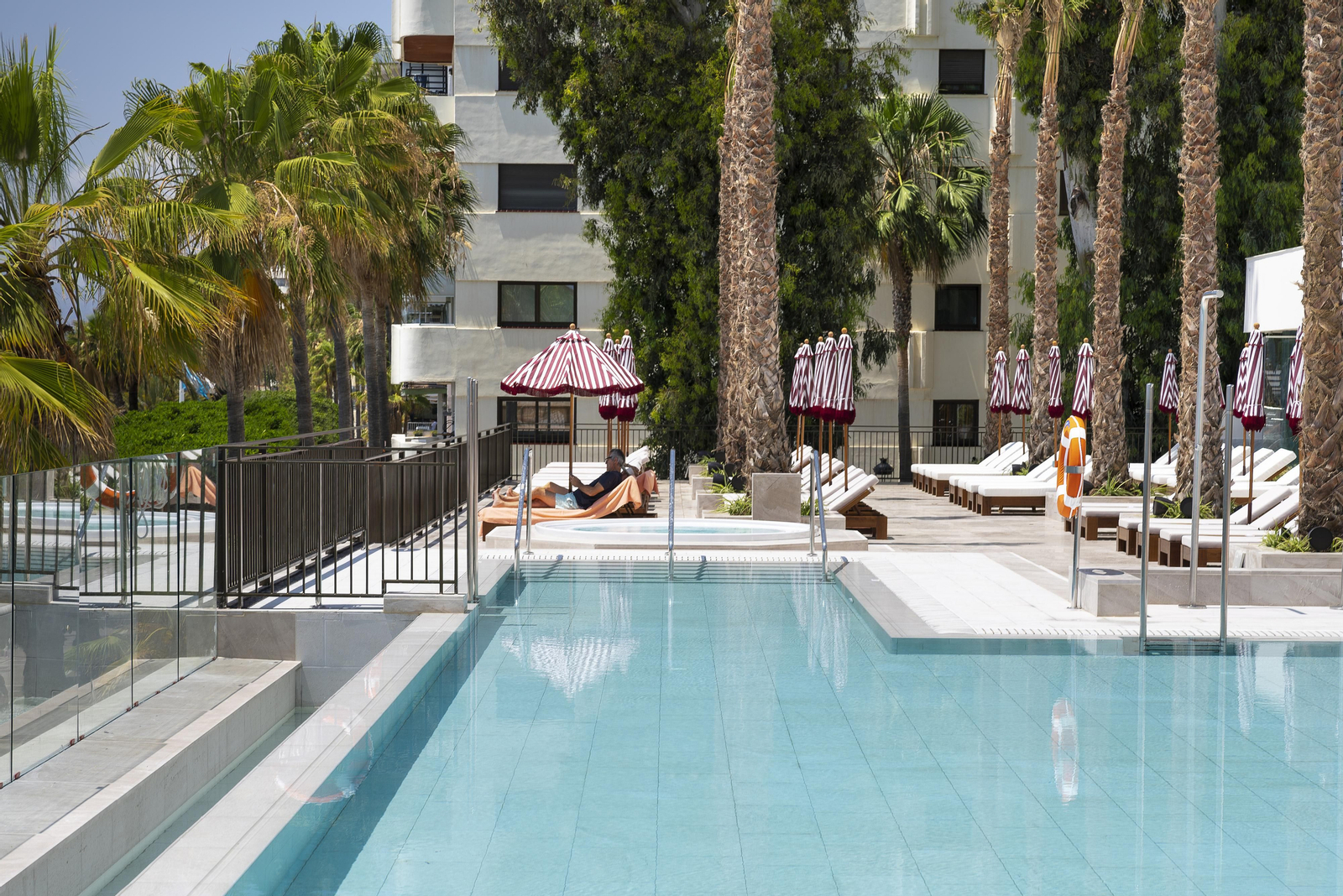 La piscina del renovado hotel El Fuerte Marbella. La piscina del renovado hotel El Fuerte Marbella.