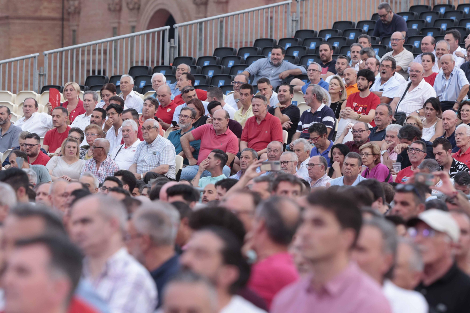 Búscate en las fotos del acto Fieles de Nervión