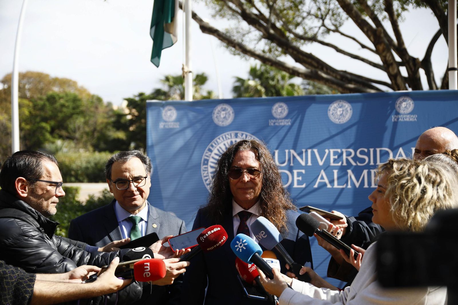 Las imágenes del acto de entrega de la Medalla de Oro a José Fernández Torres Tomatito, en la Universidad de Almería
