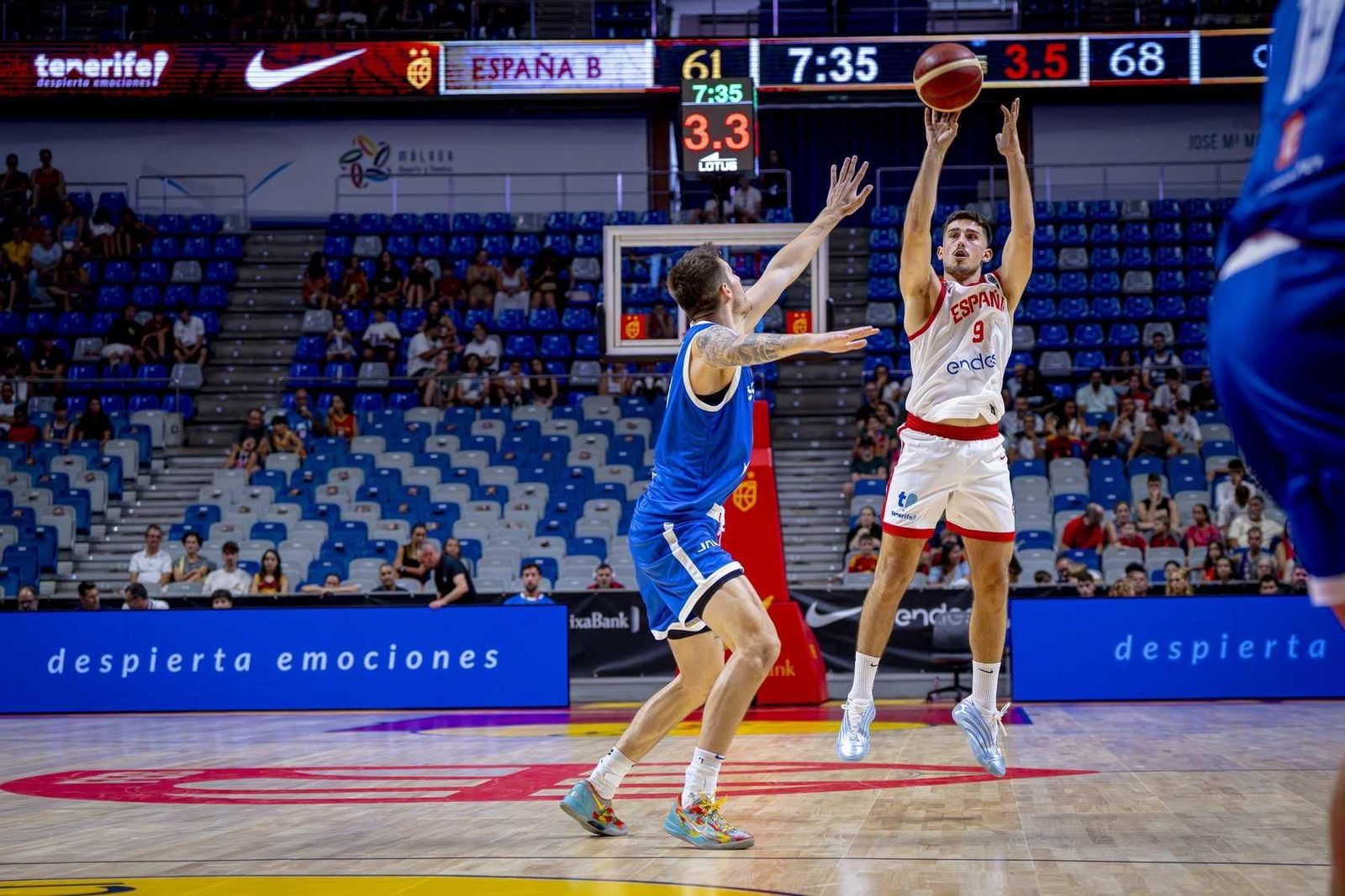 España B-República Checa, en fotos