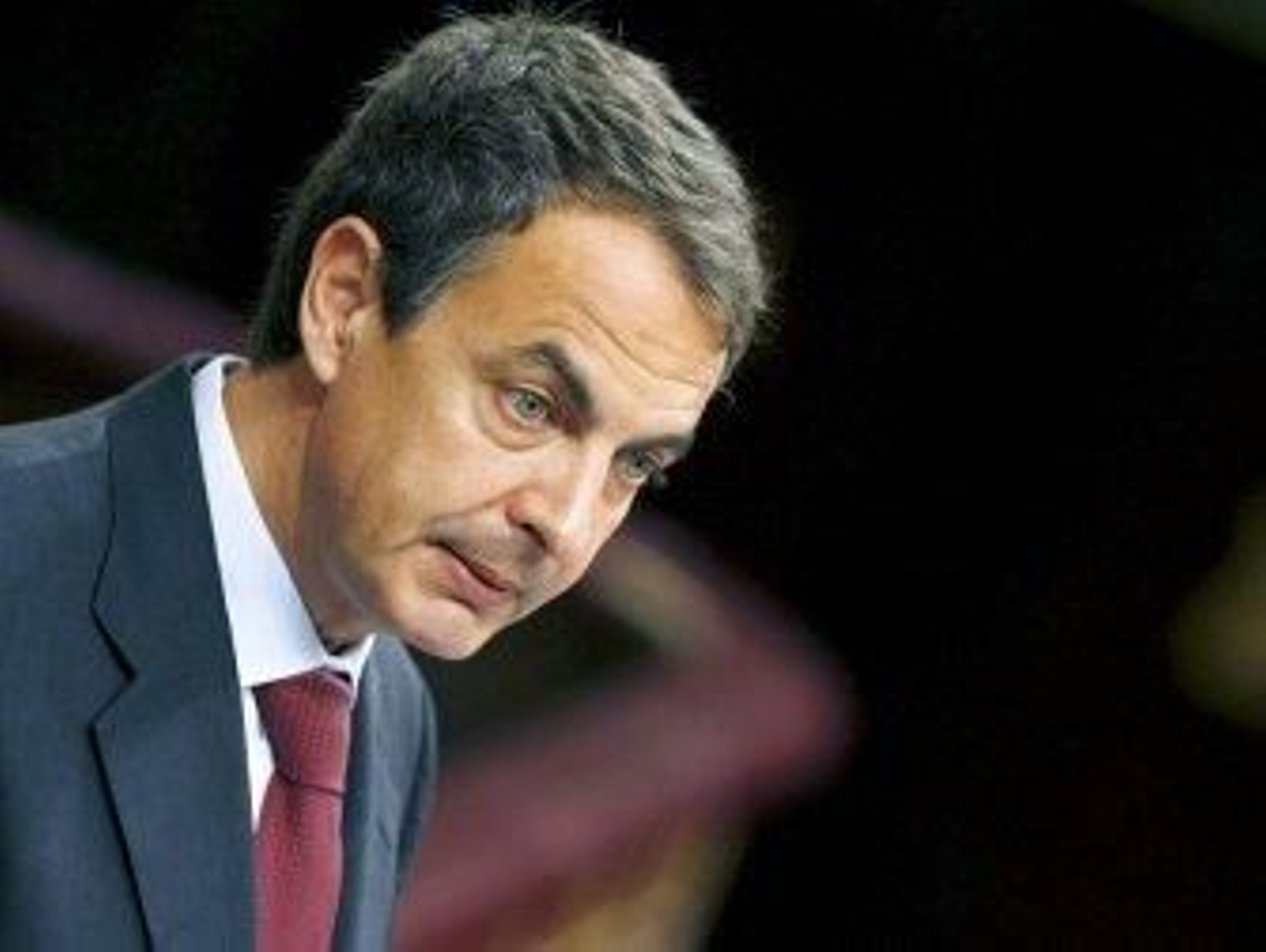 El 'tijeretazo' de Zapatero da la vuelta al mundo