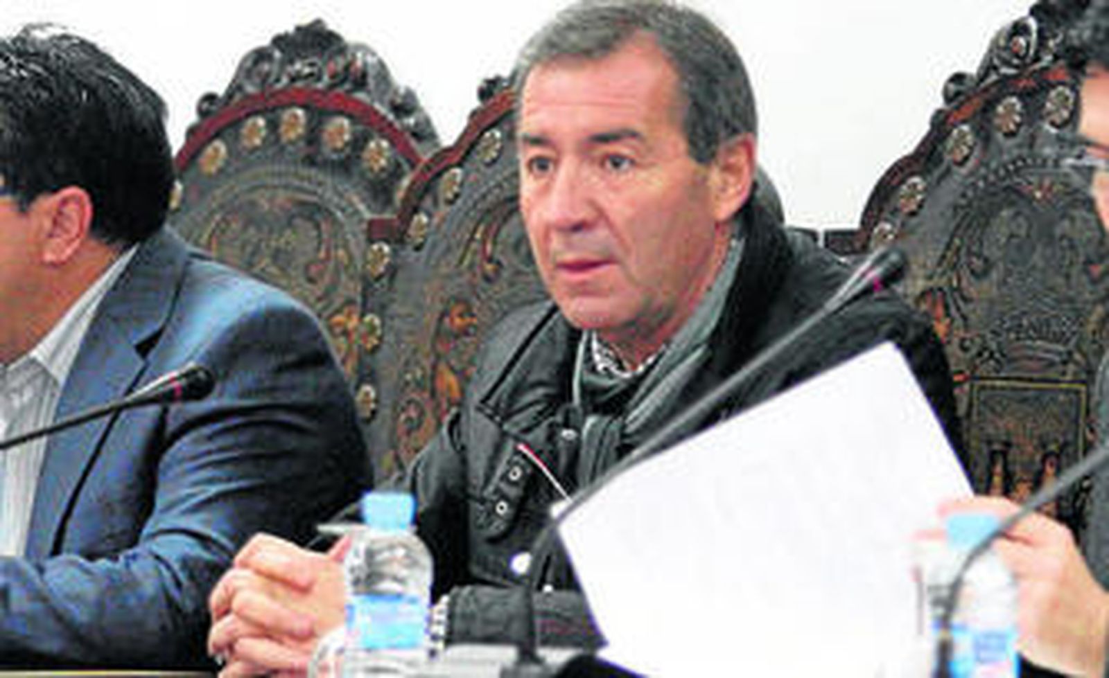 El exconcejal socialista Manuel Caeiro, durante la celebración de un pleno.