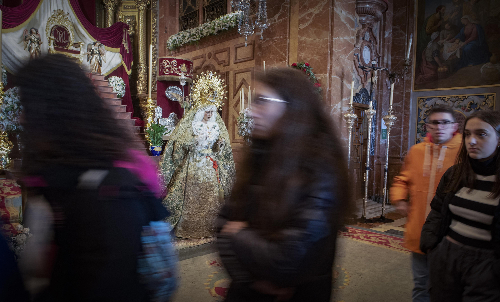 El besamanos de la Macarena, en imágenes