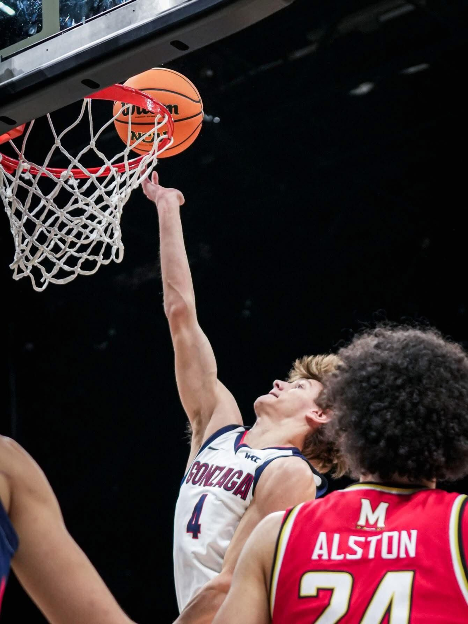 NCAA: Mario Saint-Supéry se impone a Guillermo del Pino