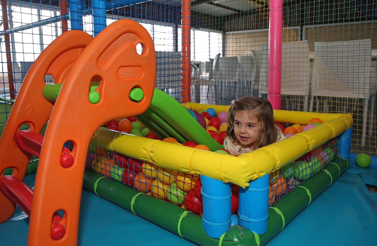 Fotos del nuevo Café Pirata en el paseo de la playa de  Getares