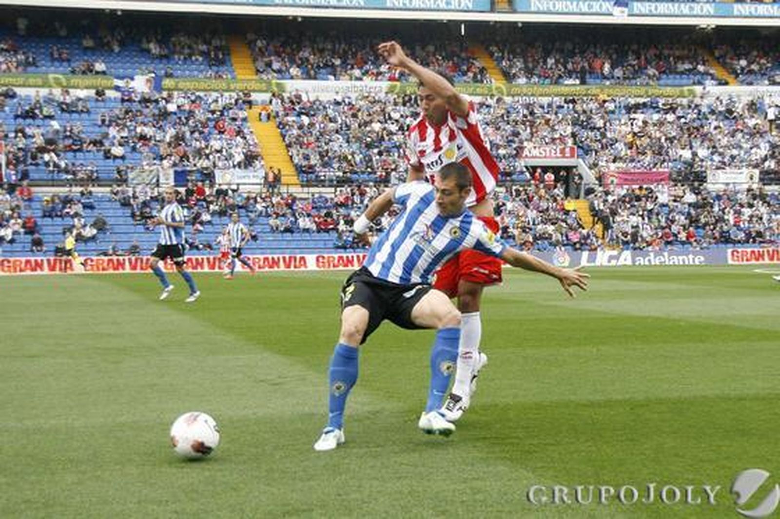 El Almería se lleva un punto del Rico Pérez y se mantiene en la pelea por las plazas de promoción. 

Foto: Rafael Gonzalez
