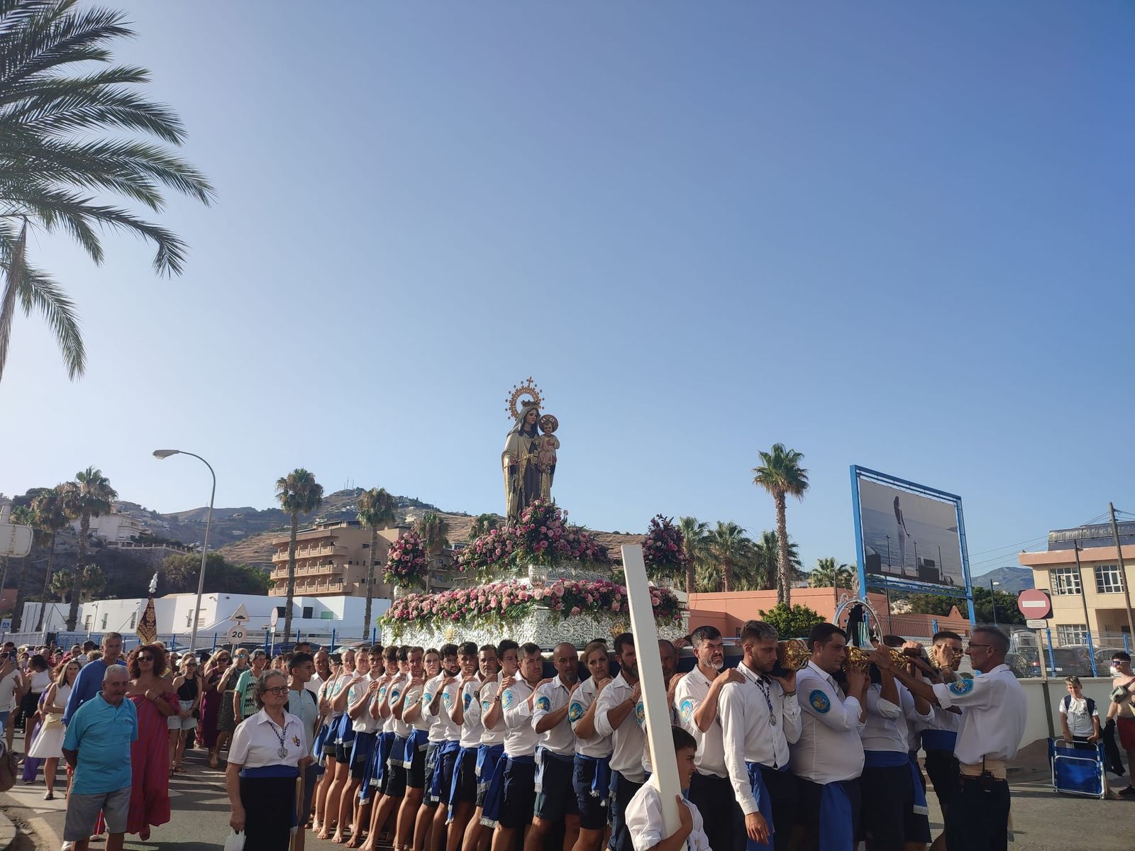 Así ha desfilado la Virgen del Carmen por la Costa de Granada: las mejores imágenes