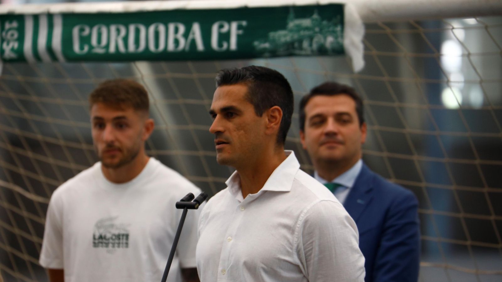 Juanito, en la rueda de prensa de presentación de la renovación de Antonio Casas.