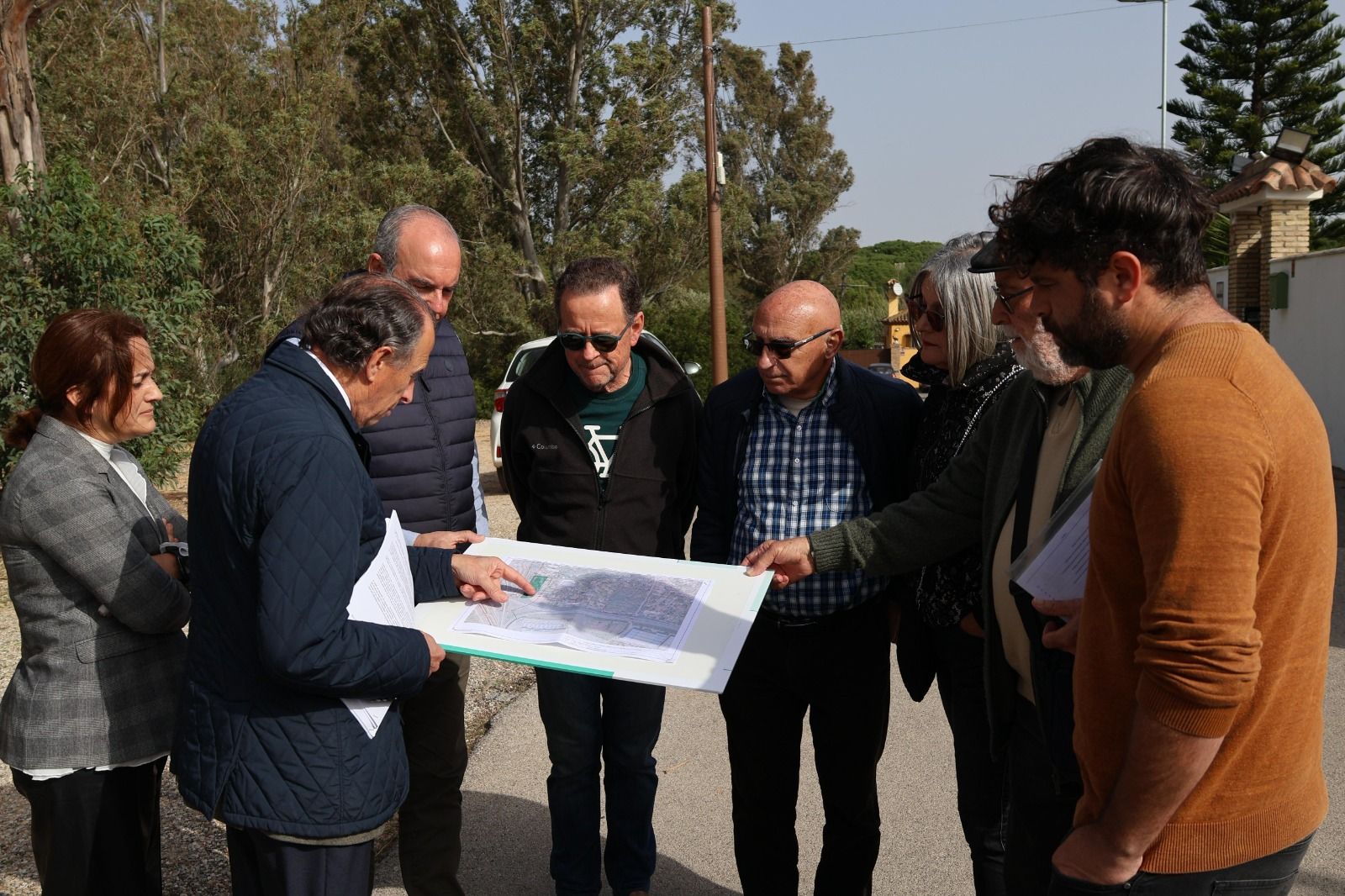 El alcalde y los concejales se reunieron con vecinos de la zona.