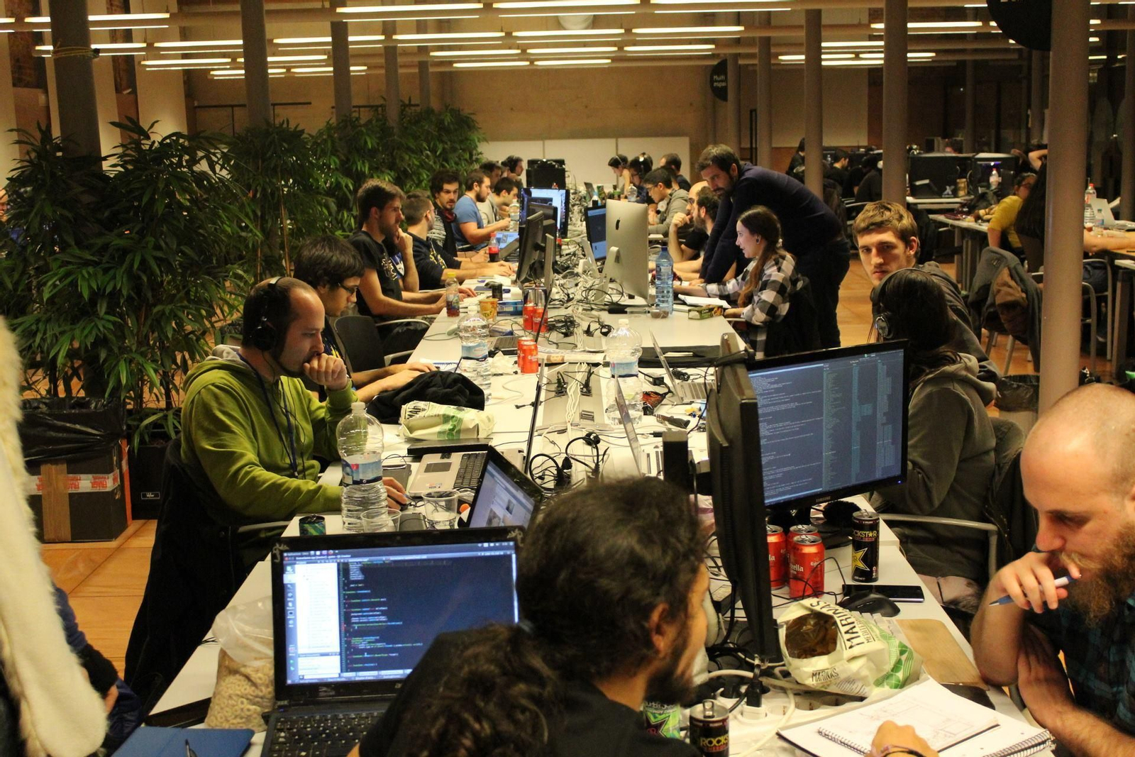 Imagen de una de las ediciones del evento sin ánimo de lucro que reúne a desarrolladores, músicos, artistas 2D/3D y diseñadores de videojuegos.