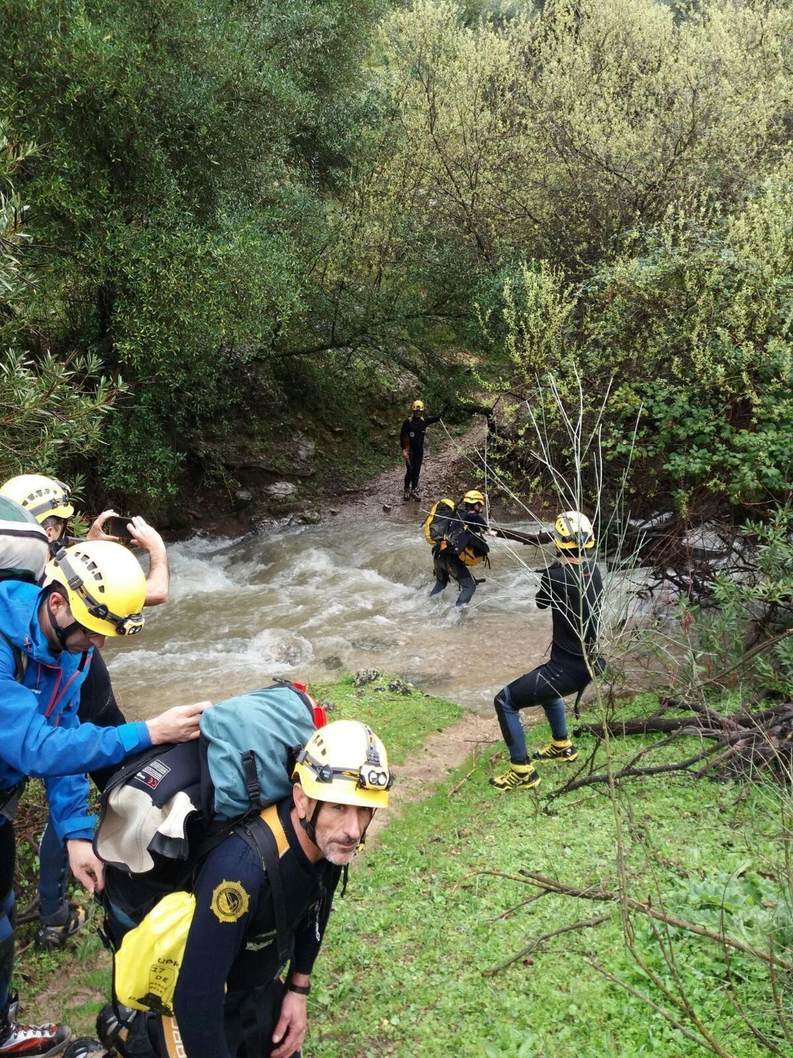 Parte del equipo de rescate durante las lábores de búsqueda ayer en la Garganta Verde.