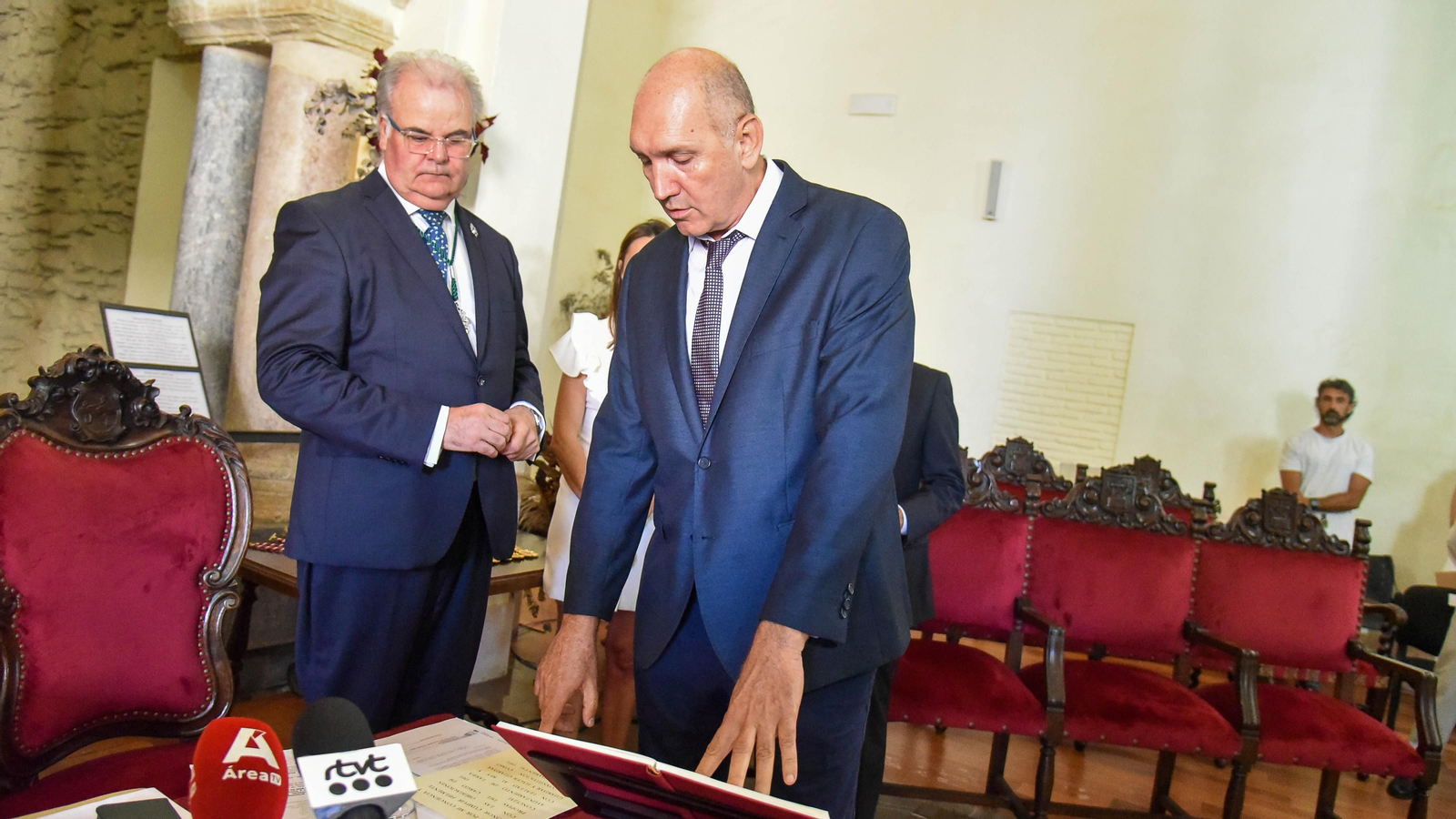 La investidura de Jóse Antonio Santos como Alcade de Tarifa, en imágenes