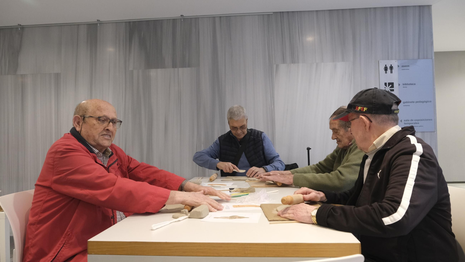 Taller 'Arte sin Artistas' en el Museo Arqueólogico de Almería, en imágenes