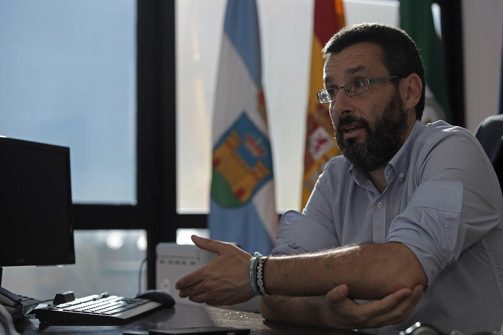 Juan Franco, en su despacho, durante la entrevista.