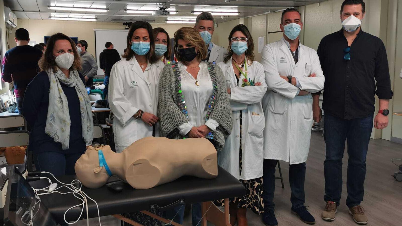 La Subdirectora de Formación del SAS, María José Cano, visitando las instalaciones del Hospital de Valme donde se ha celebrado la primera edición del curso.