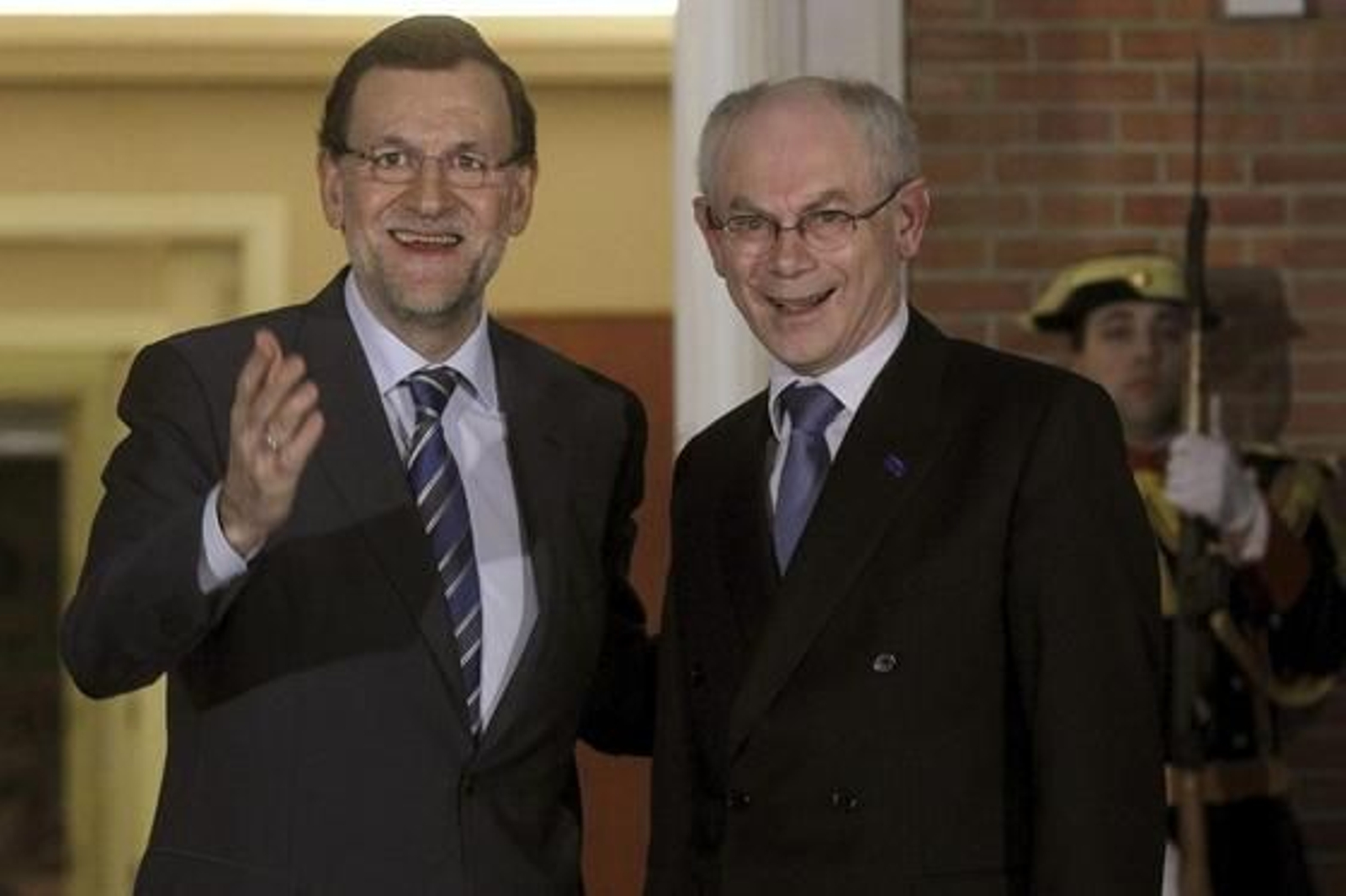 Rajoy: "Les garantizo que esa consulta no se celebrará"