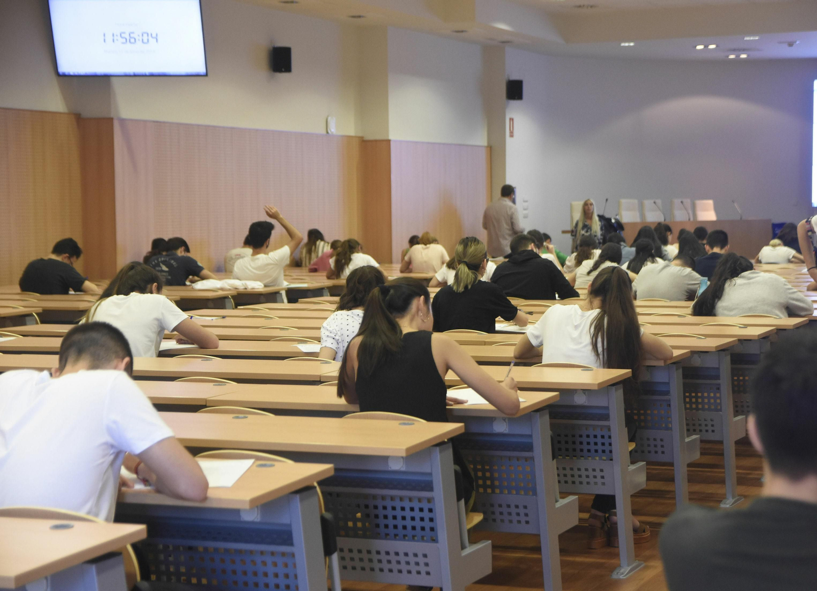Alumnos realizando las pruebas de acceso a la Universidad.