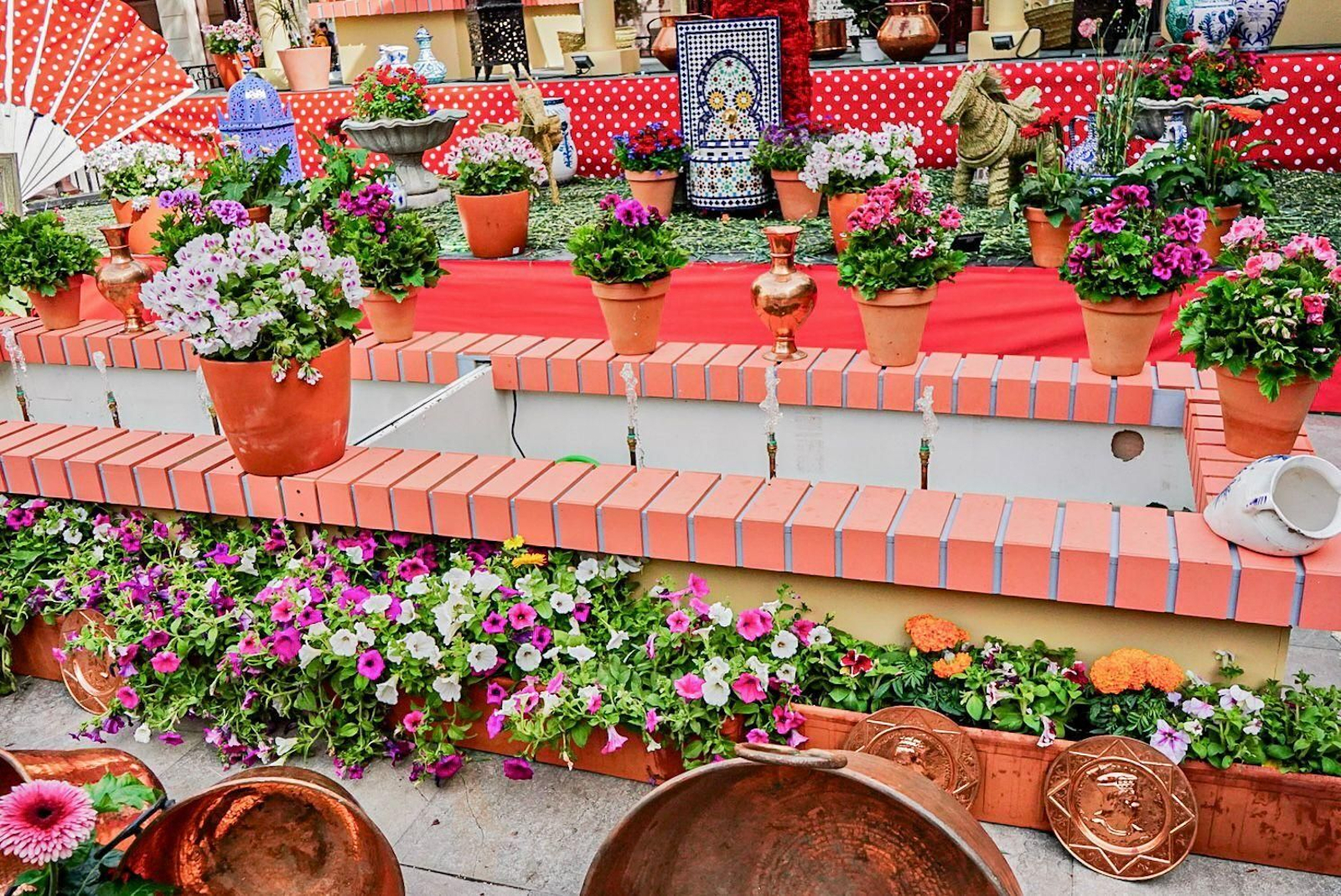 Granada ya vive las Cruces desde el día de antes: las mejores fotos