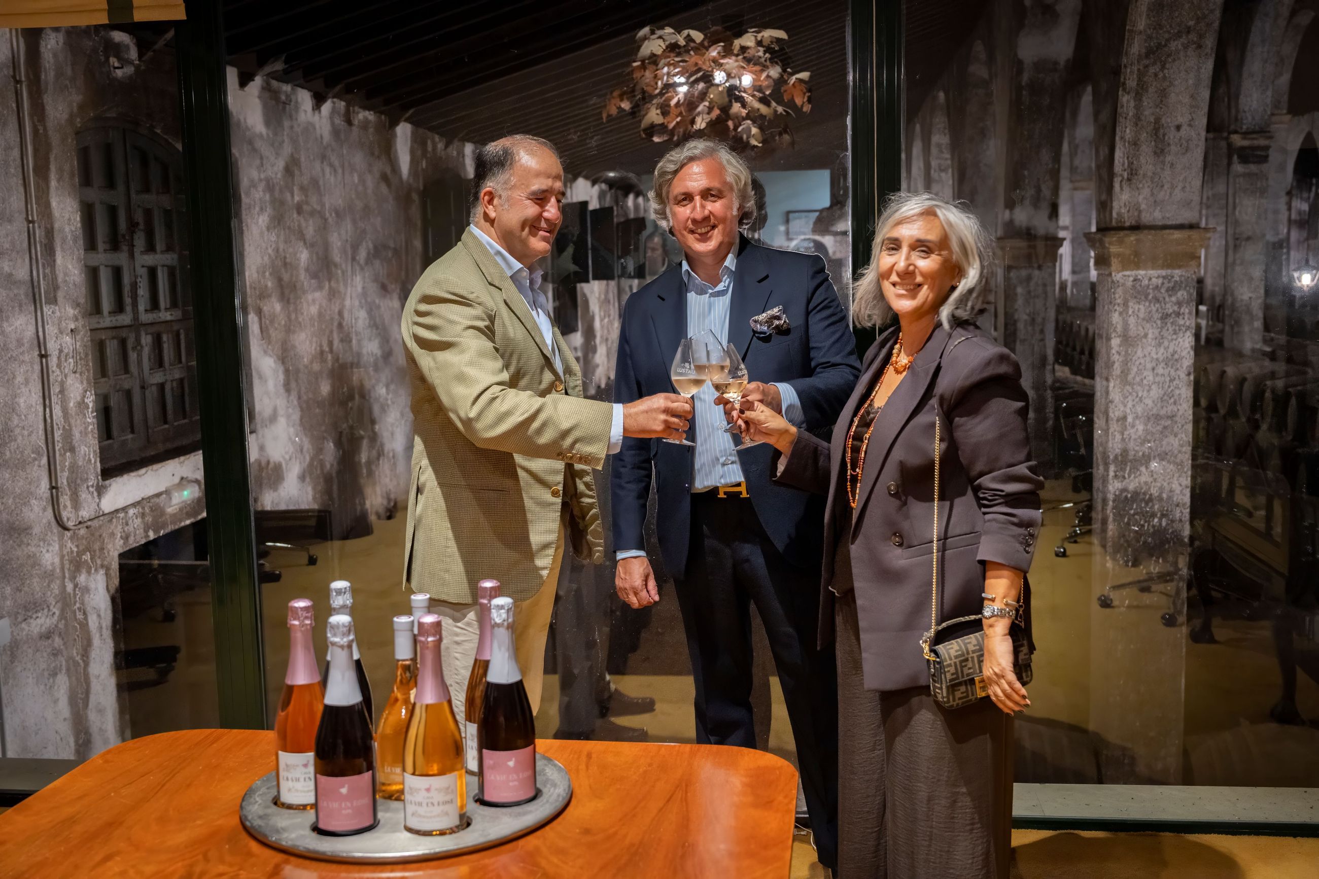 Luis Caballero entra en el negocio del vino sin alcohol con la marca La Vie en Rose