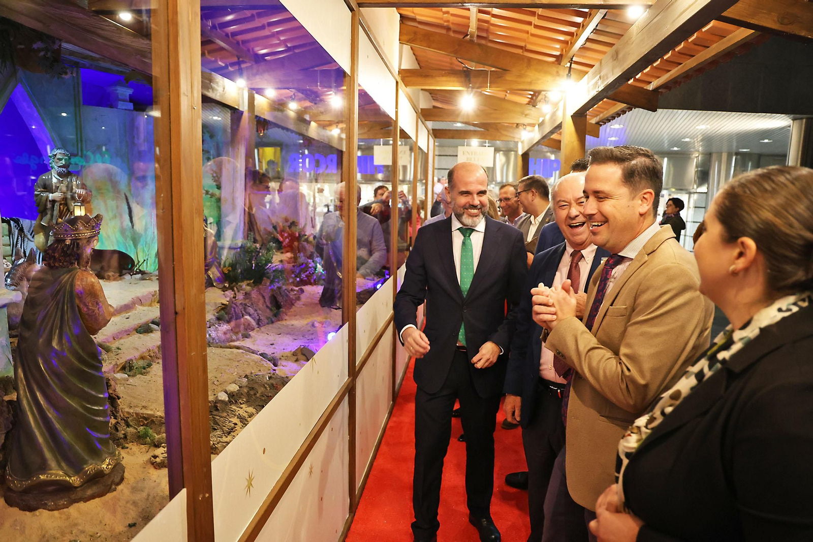 Imágenes de la inauguración del Belén Solidario del Consejo de Cofradías y Hermandades y el Corte Inglés