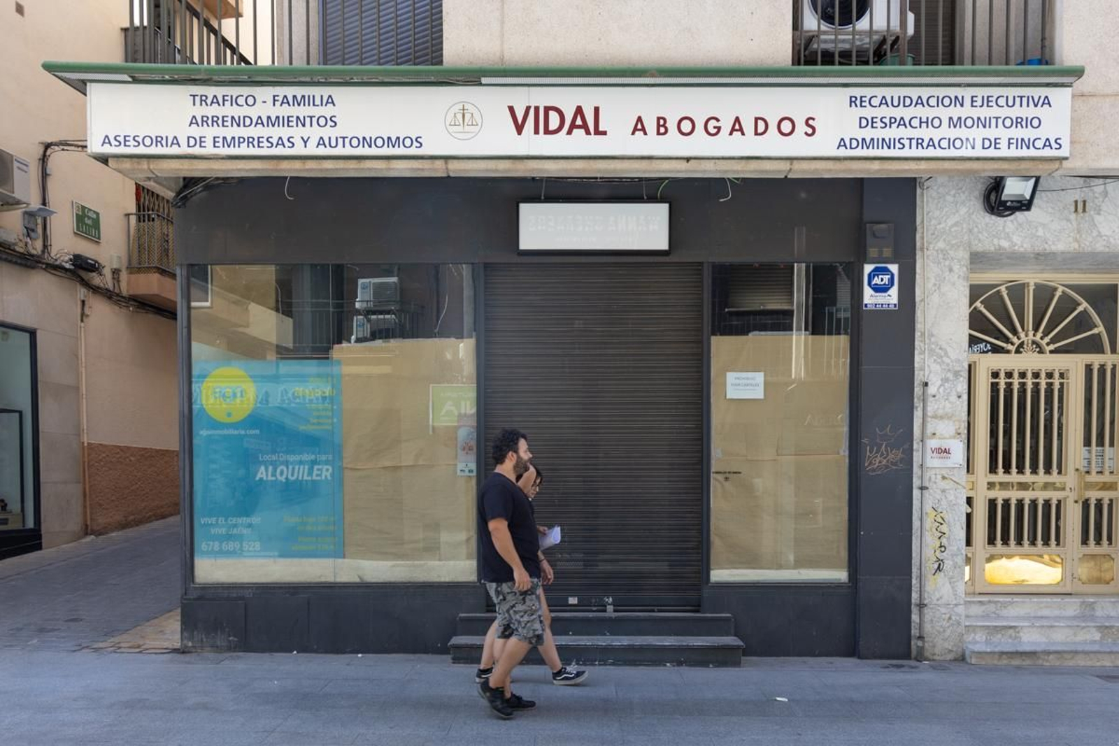 Locales vacíos en el centro de Jaén, en imágenes