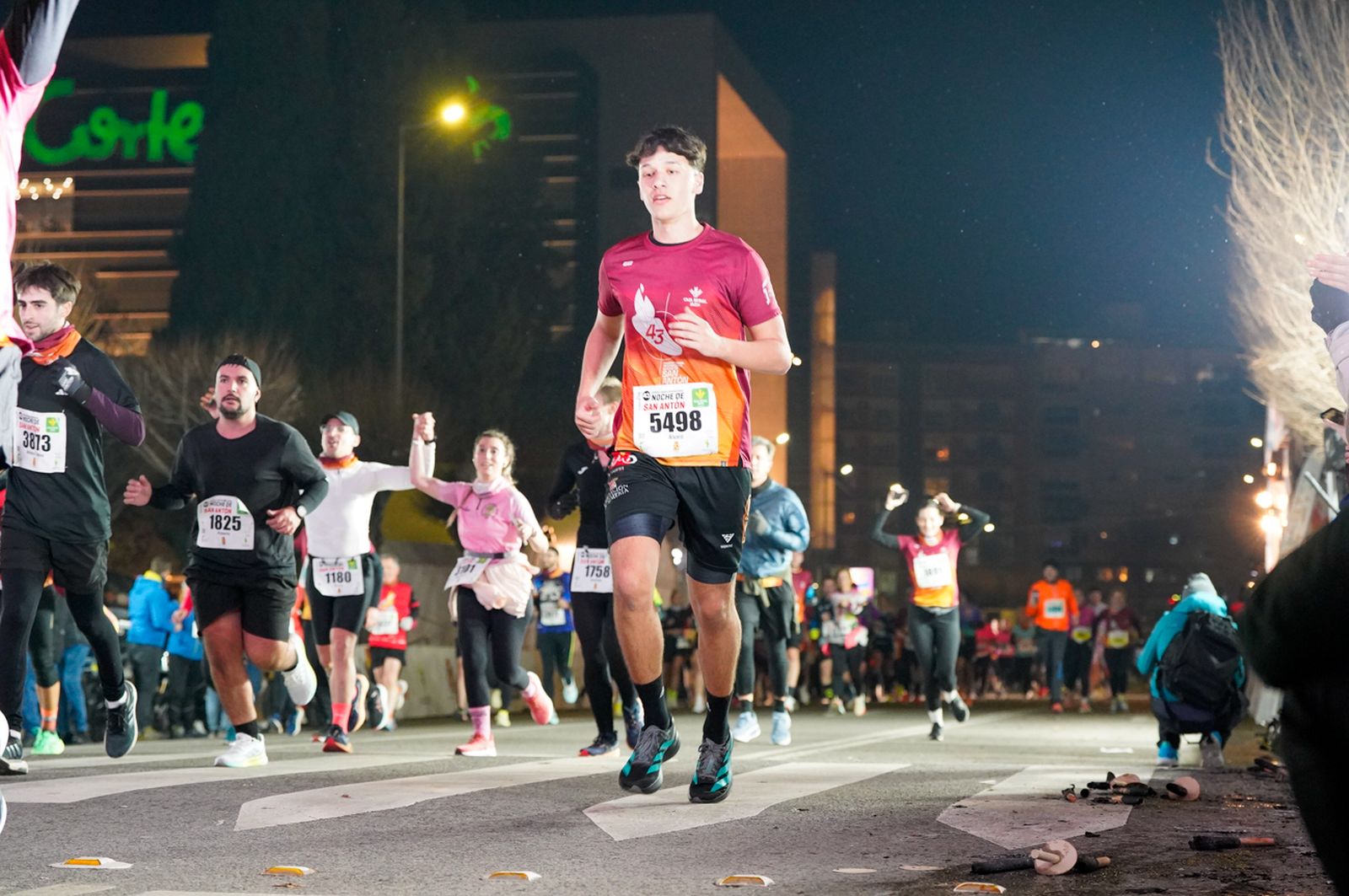En imágenes: búscate en tu llegada a meta de la Carrera de San Antón 2026 (19)