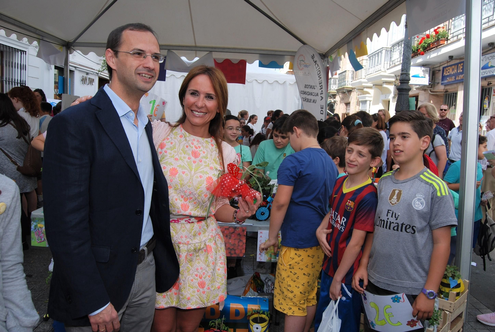 La delegada provincial de Empleo, Gema Pérez, junto al alcalde de Sanlúcar, donde tuvo lugar la última actividad.