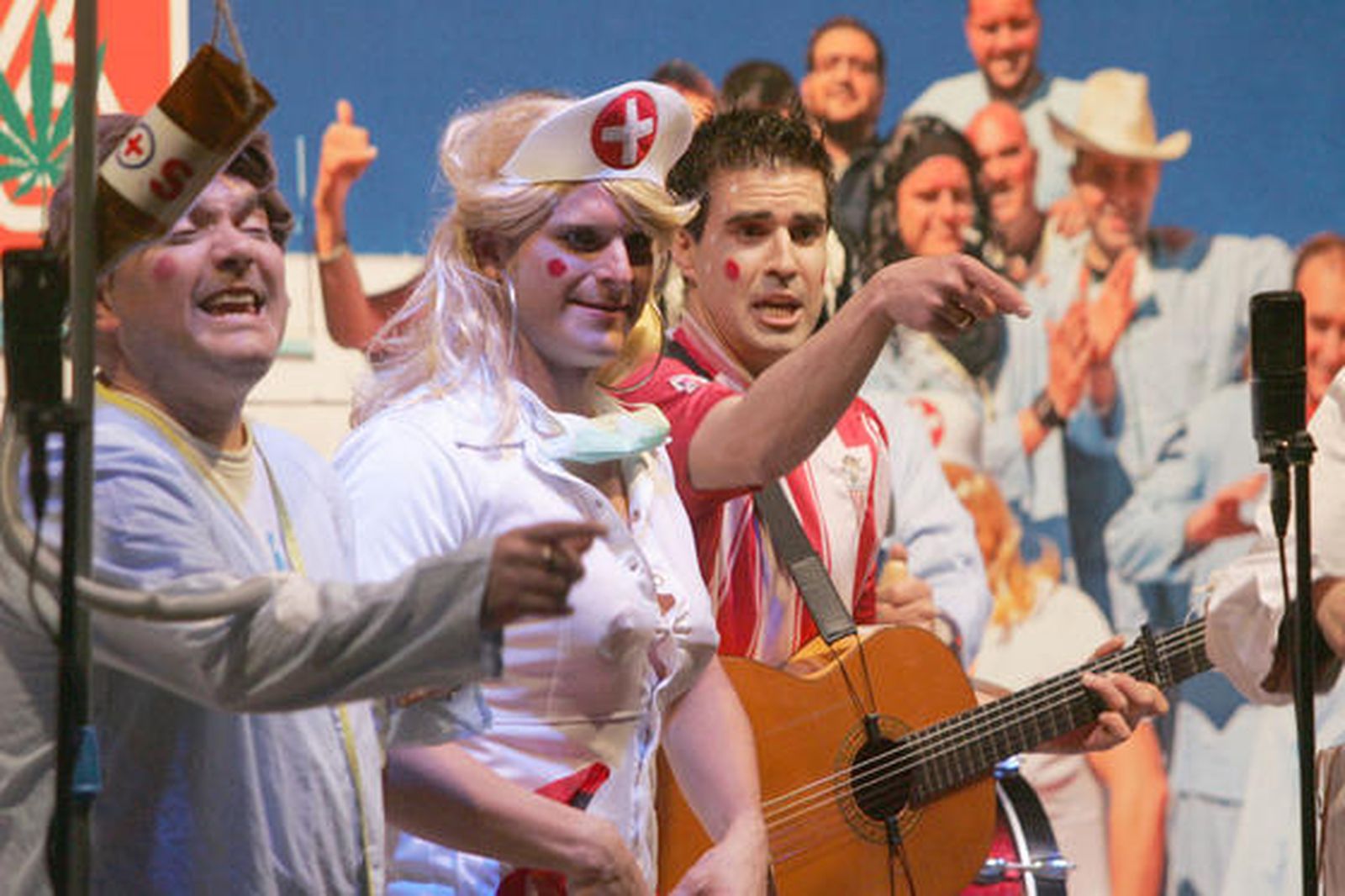 La agrupación 'Los de la sexta planta'./Fotos:J.M.Quiñones

Foto: J.M.Q.