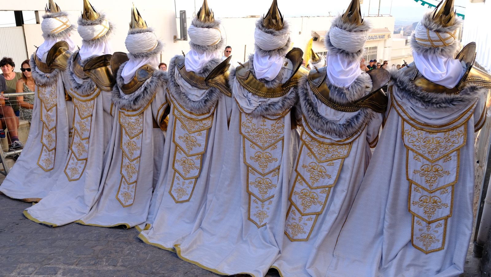 El espectacular desfile de Moros y Cristianos de Mojácar, en imágenes