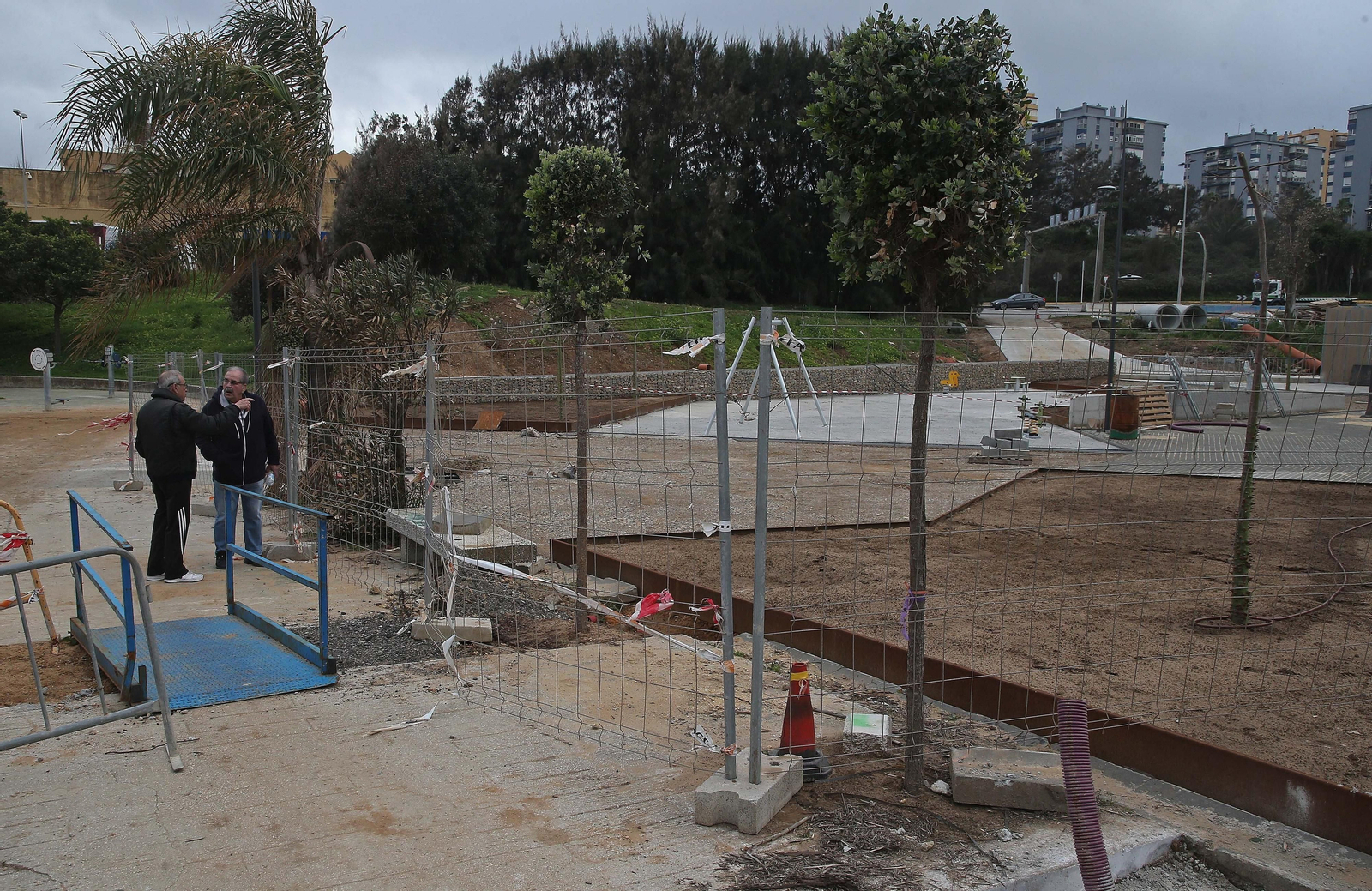 Fotos de la visita de los vecinos a las obras de El Rinconcillo en Algeciras Fotos de la visita de los vecinos a las obras de El Rinconcillo en Algeciras