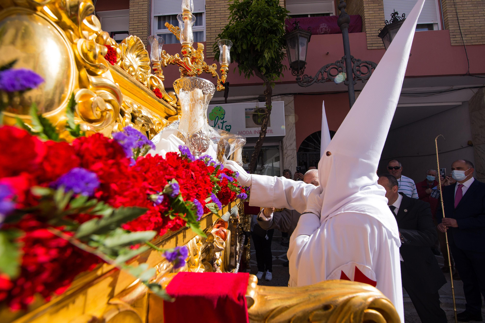Domingo de Pascua en San Fernando, las imágenes de la hermandad de la Resurrección
