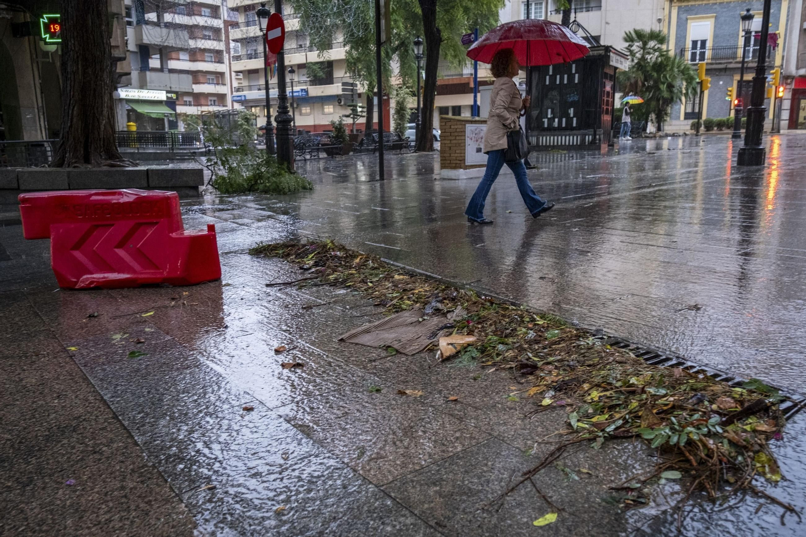 Una joven con paraguas