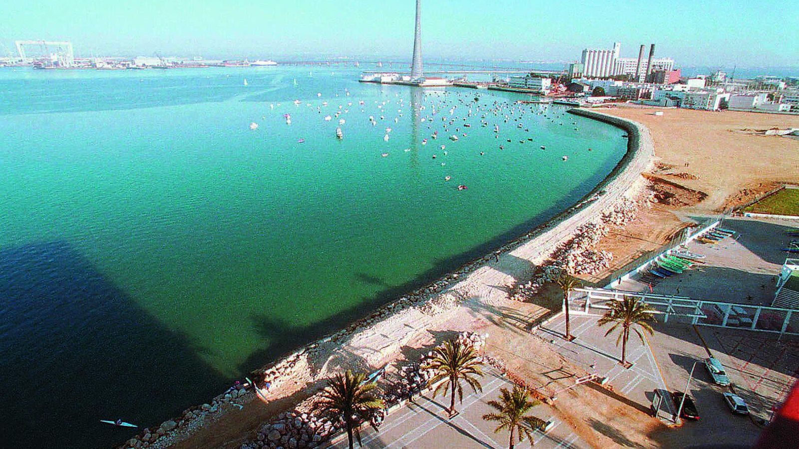 Imagen aérea del relleno para el paseo marítimo entre La Paz y Puntales.