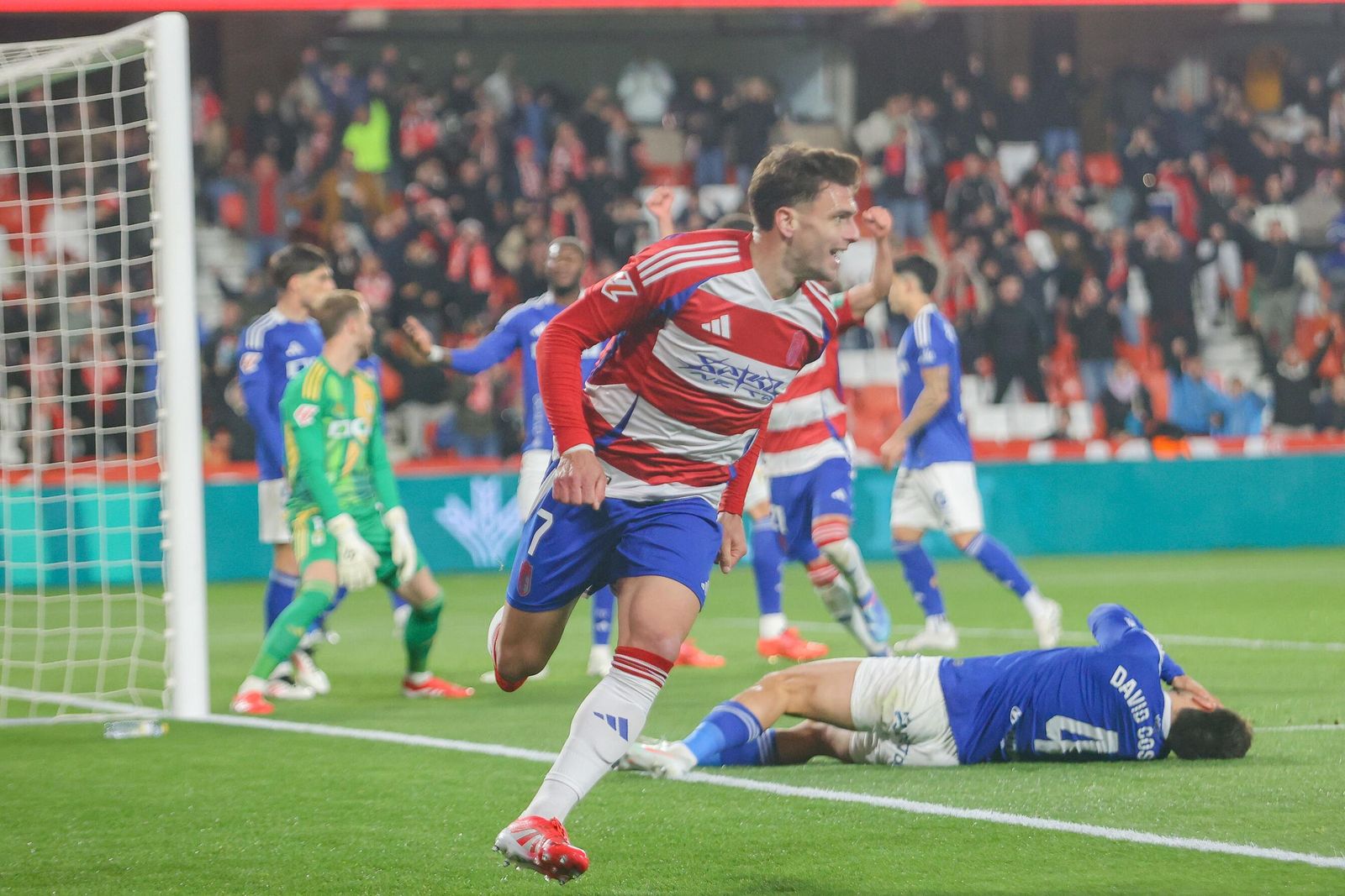 Las mejores imágenes de la victoria del Granada ante el Oviedo