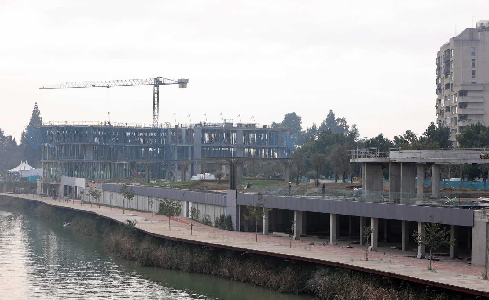 Edificio  en el Jardín de las Cigarreras