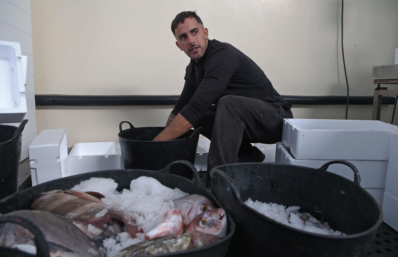 El pescador Jonathan Sánchez.