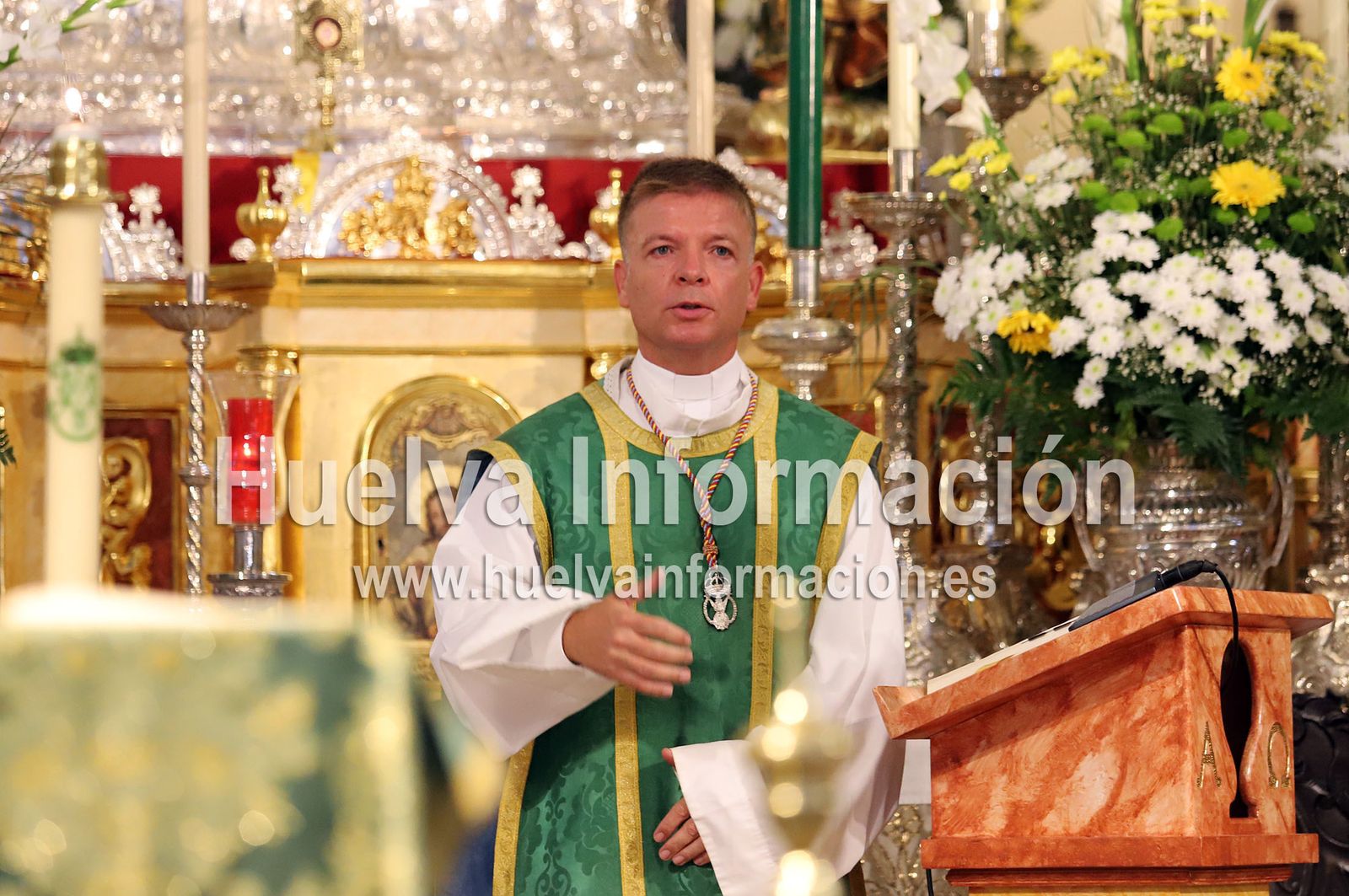 Imágenes de la misa de la Hermandad Castrense ante la Virgen del Rocío